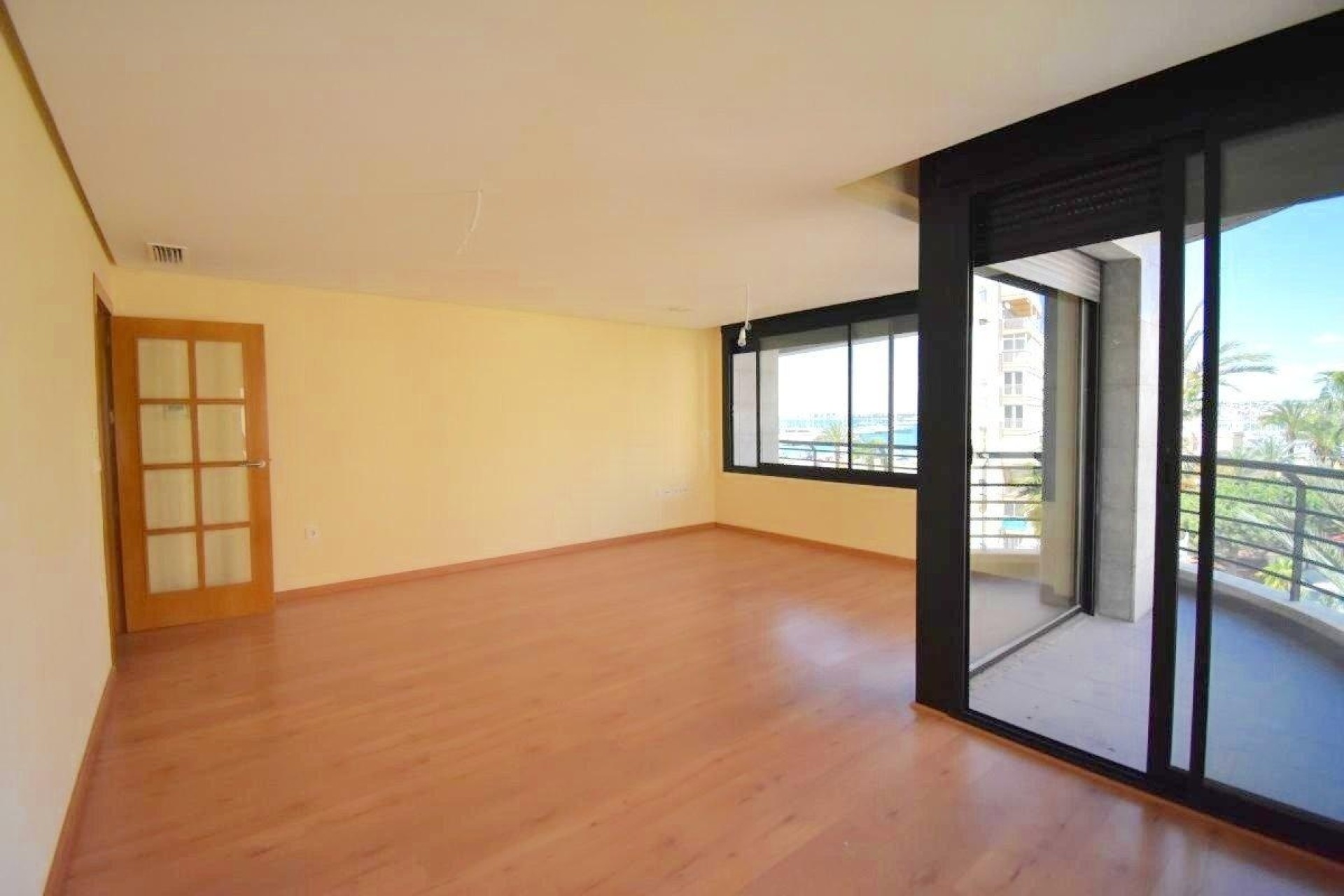 Venta - Apartamento / Piso -
Torrevieja - Centro - Muelle Pesquero