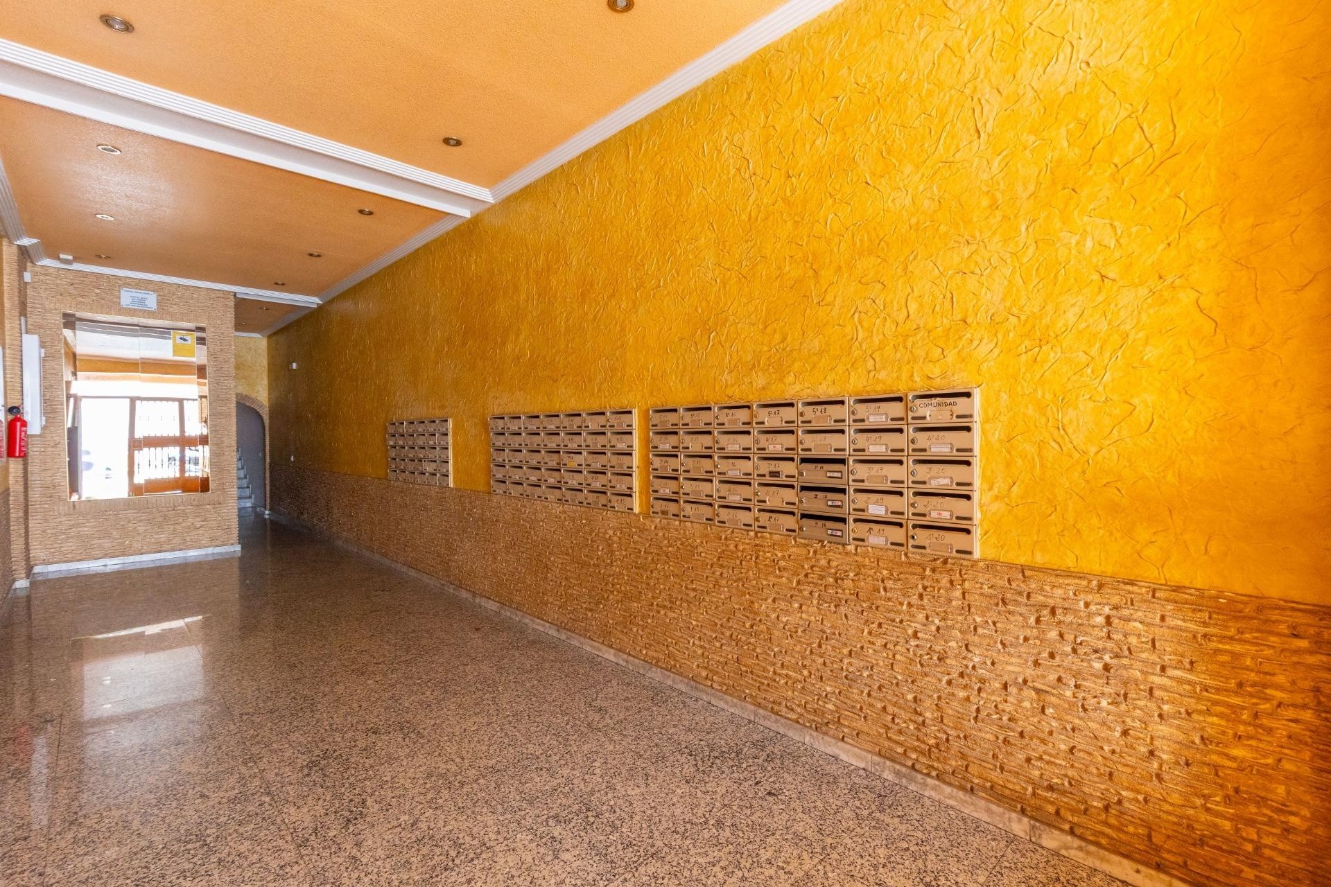 Venta - Apartamento / Piso -
Torrevieja - Centro - Muelle Pesquero