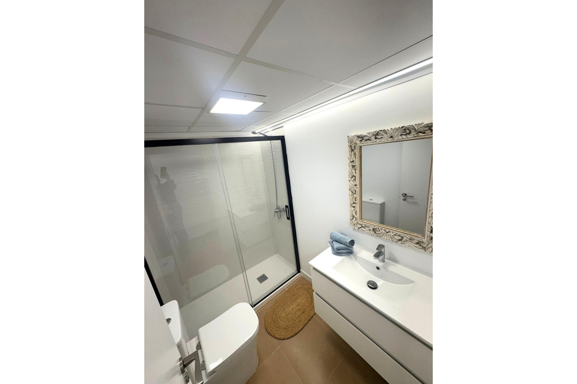 Venta - Apartamento / Piso -
Torrevieja - Centro - Muelle Pesquero