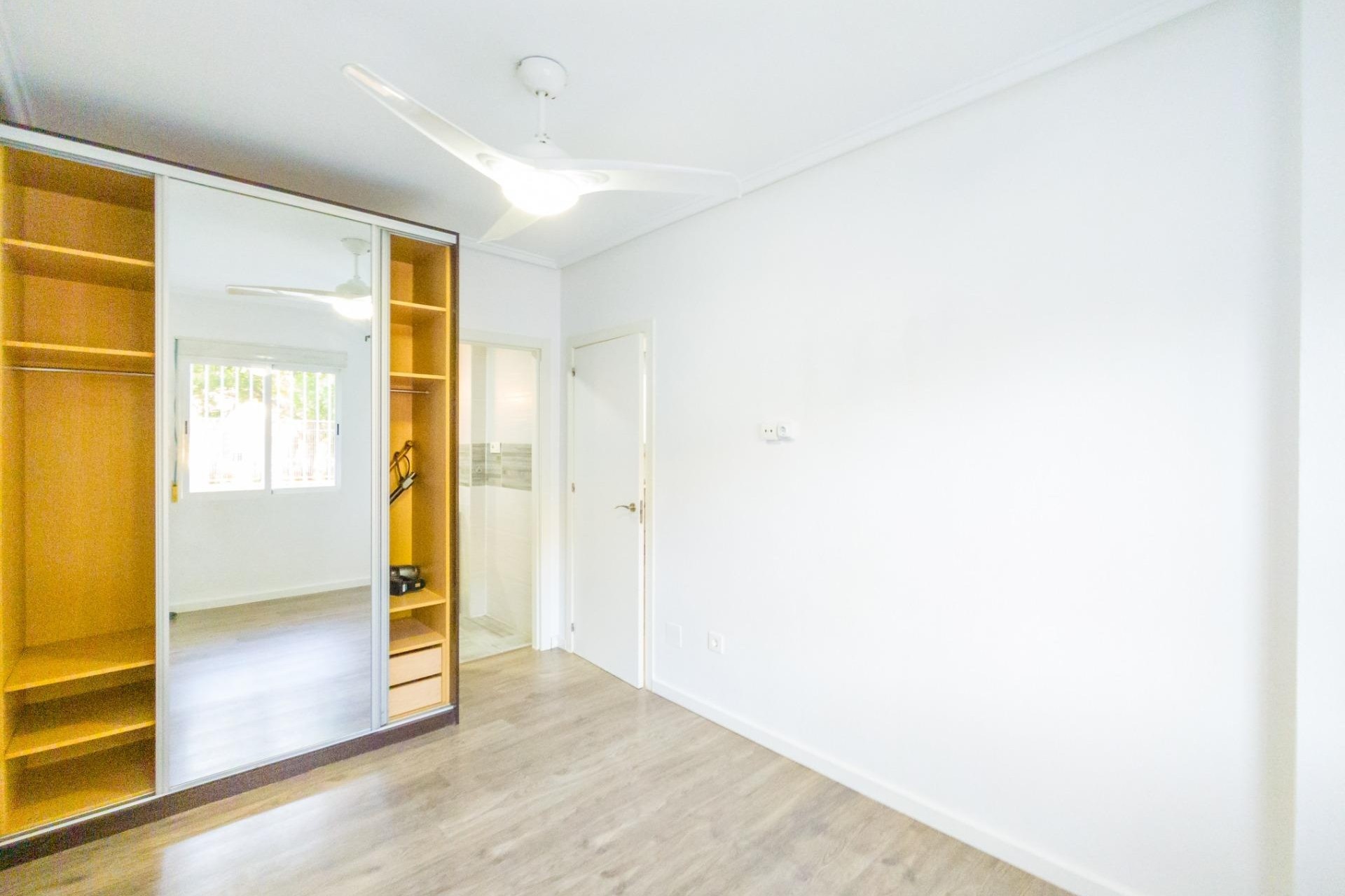 Venta - Apartamento piso -
Torrevieja - Estacion de autobuses