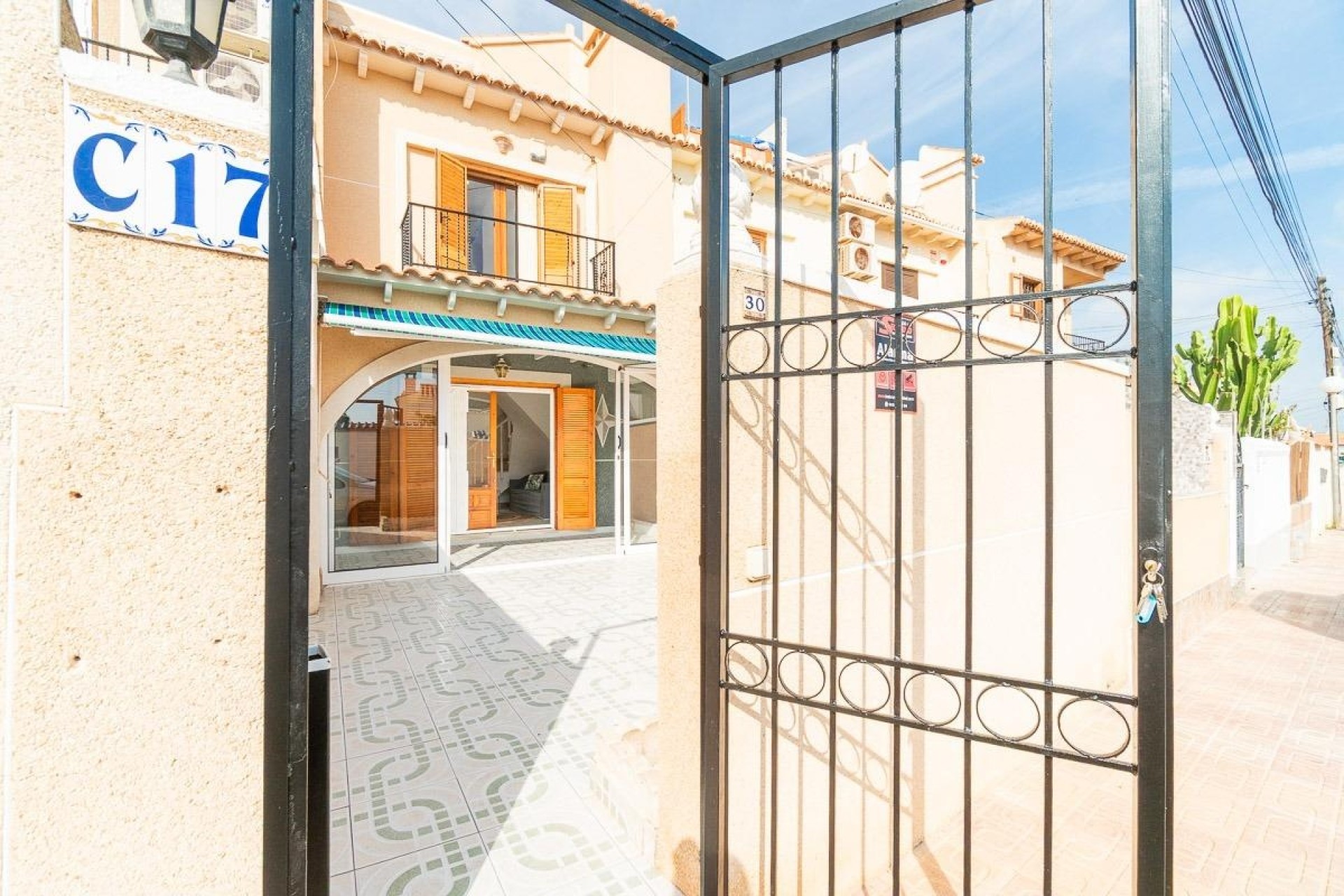 Venta - Apartamento / Piso -
Torrevieja - La Siesta - El Salado - Torreta