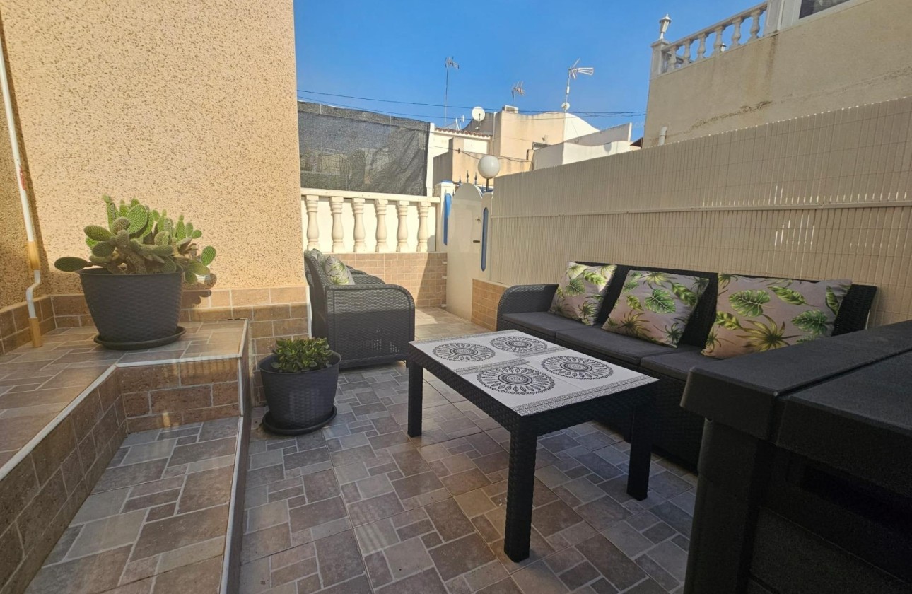 Venta - Apartamento / Piso -
Torrevieja - Lago jardin