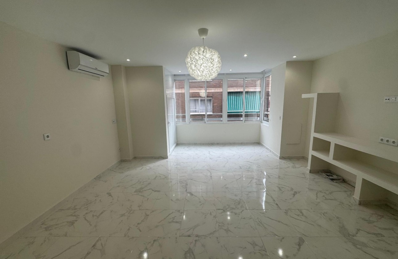 Venta - Apartamento / Piso -
Torrevieja - Muelle Pesquero