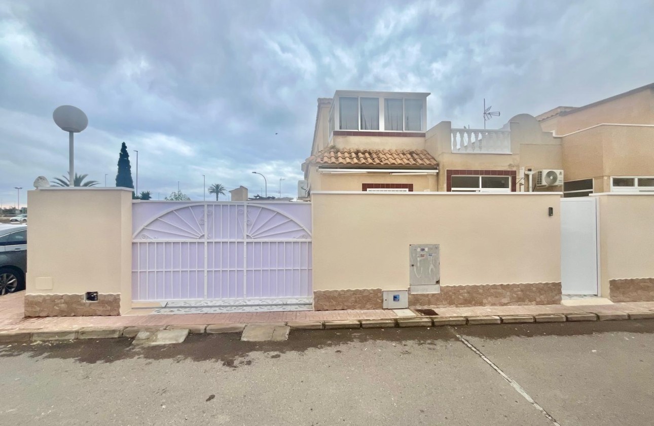 Venta - Apartamento / Piso -
Torrevieja - Paraje natural