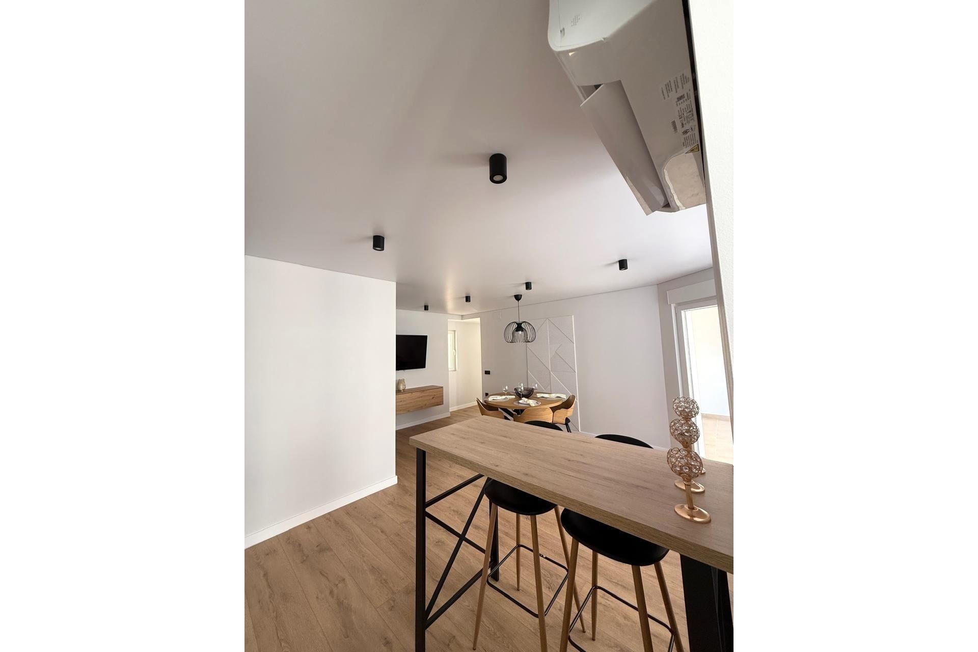 Venta - Apartamento / Piso -
Torrevieja - Paseo maritimo