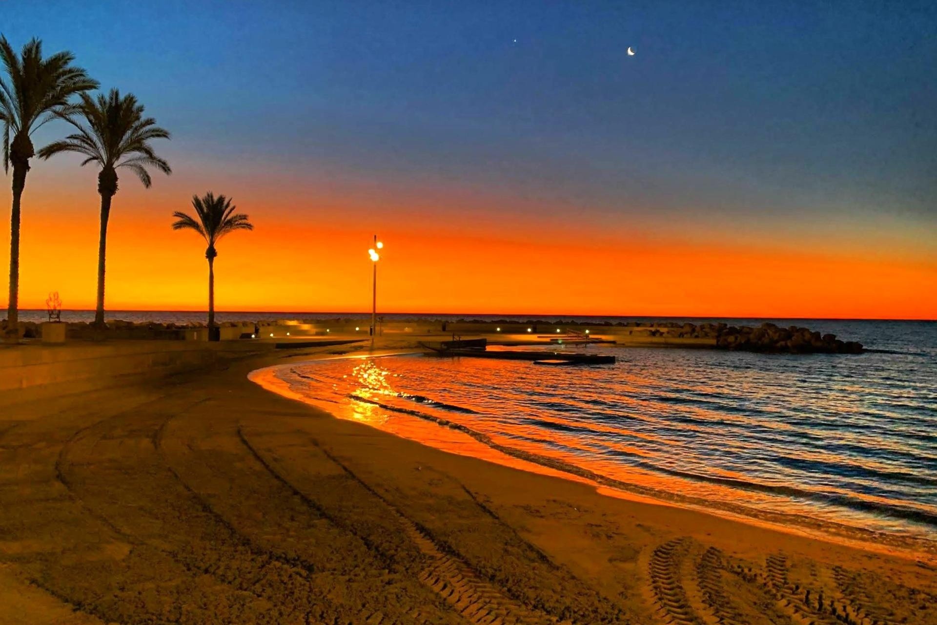 Venta - Apartamento / Piso -
Torrevieja - Paseo maritimo