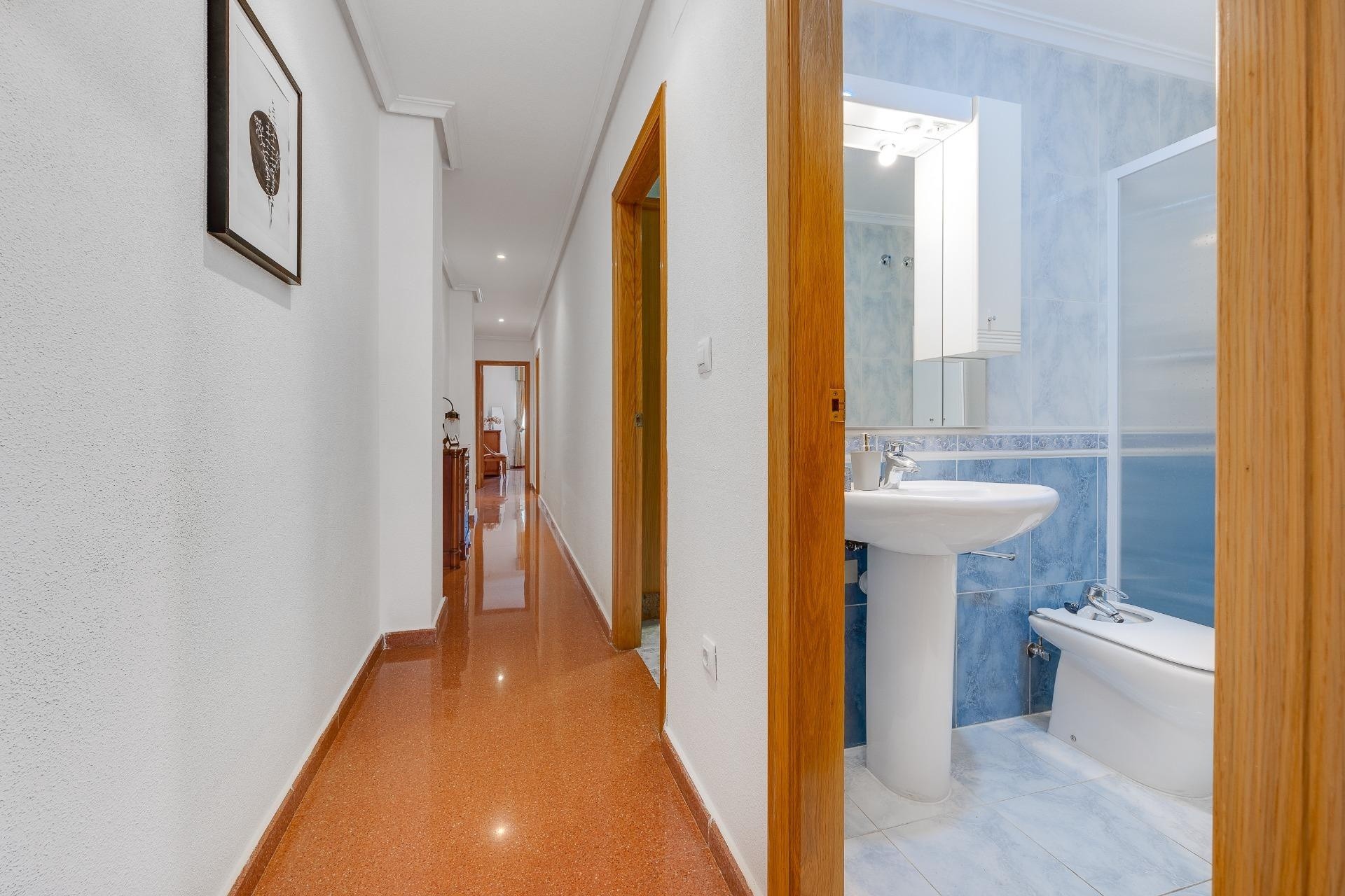 Venta - Apartamento / Piso -
Torrevieja - Paseo maritimo