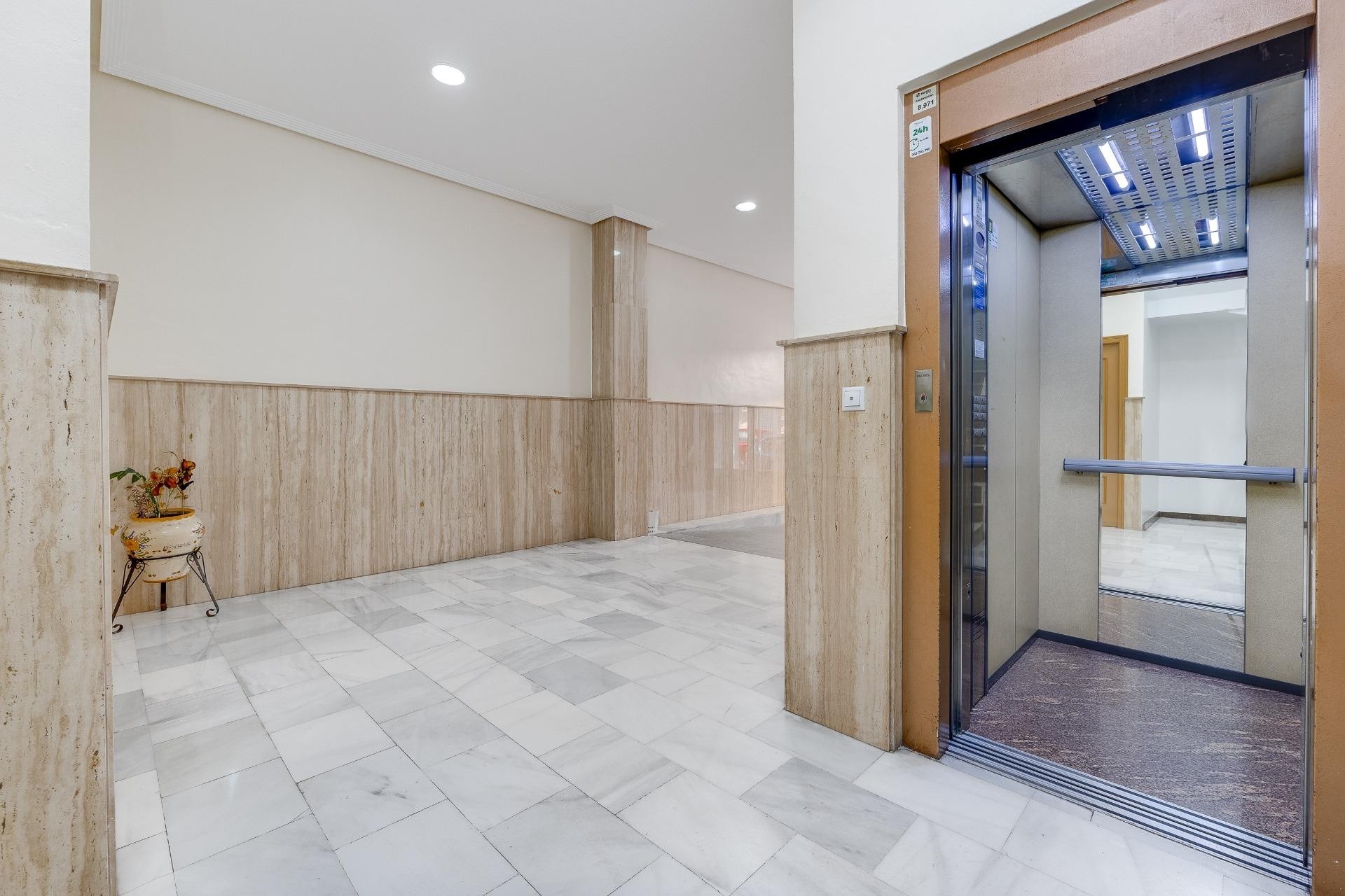 Venta - Apartamento / Piso -
Torrevieja - Paseo maritimo