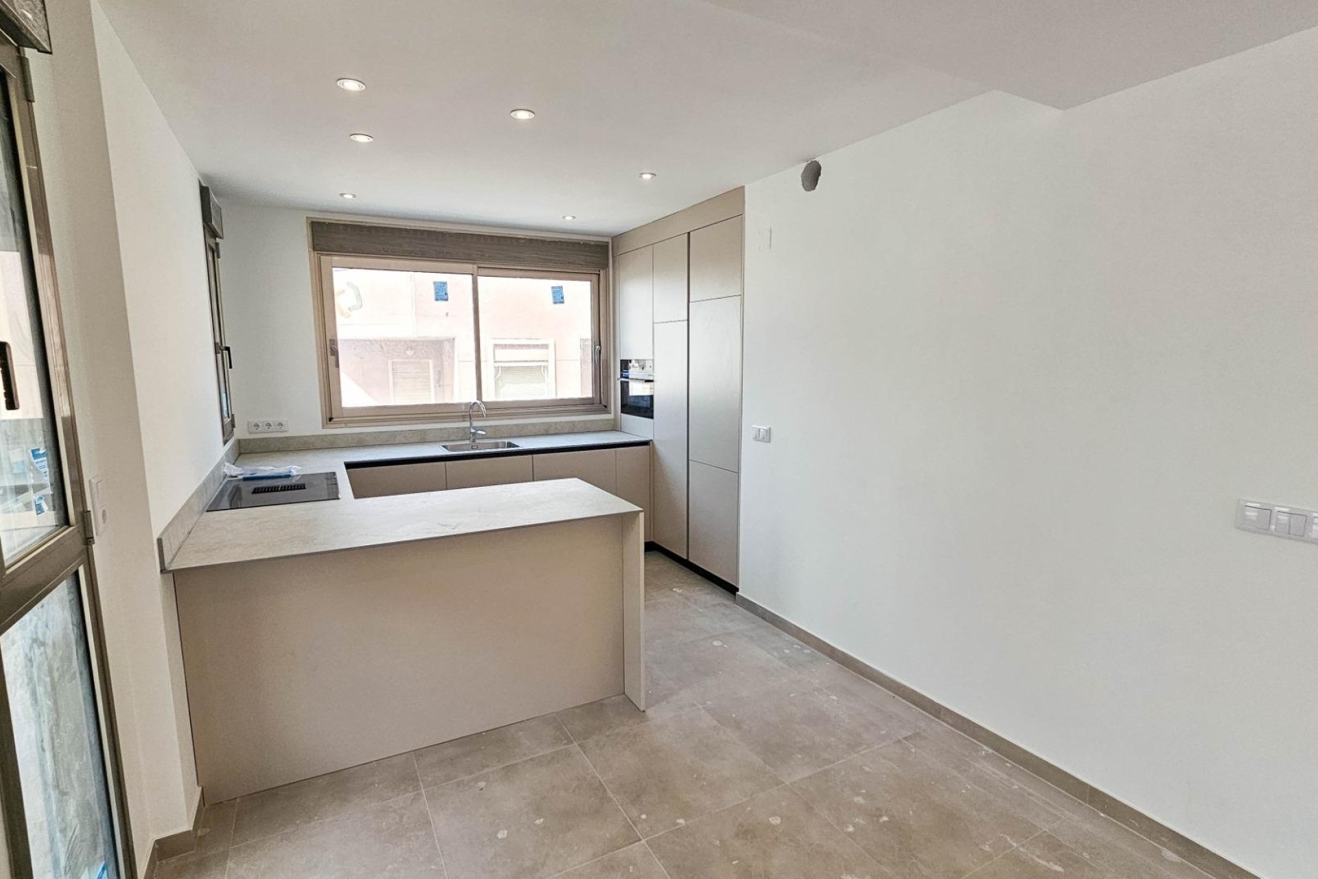 Venta - Apartamento / Piso -
Torrevieja - Paseo Maritimo