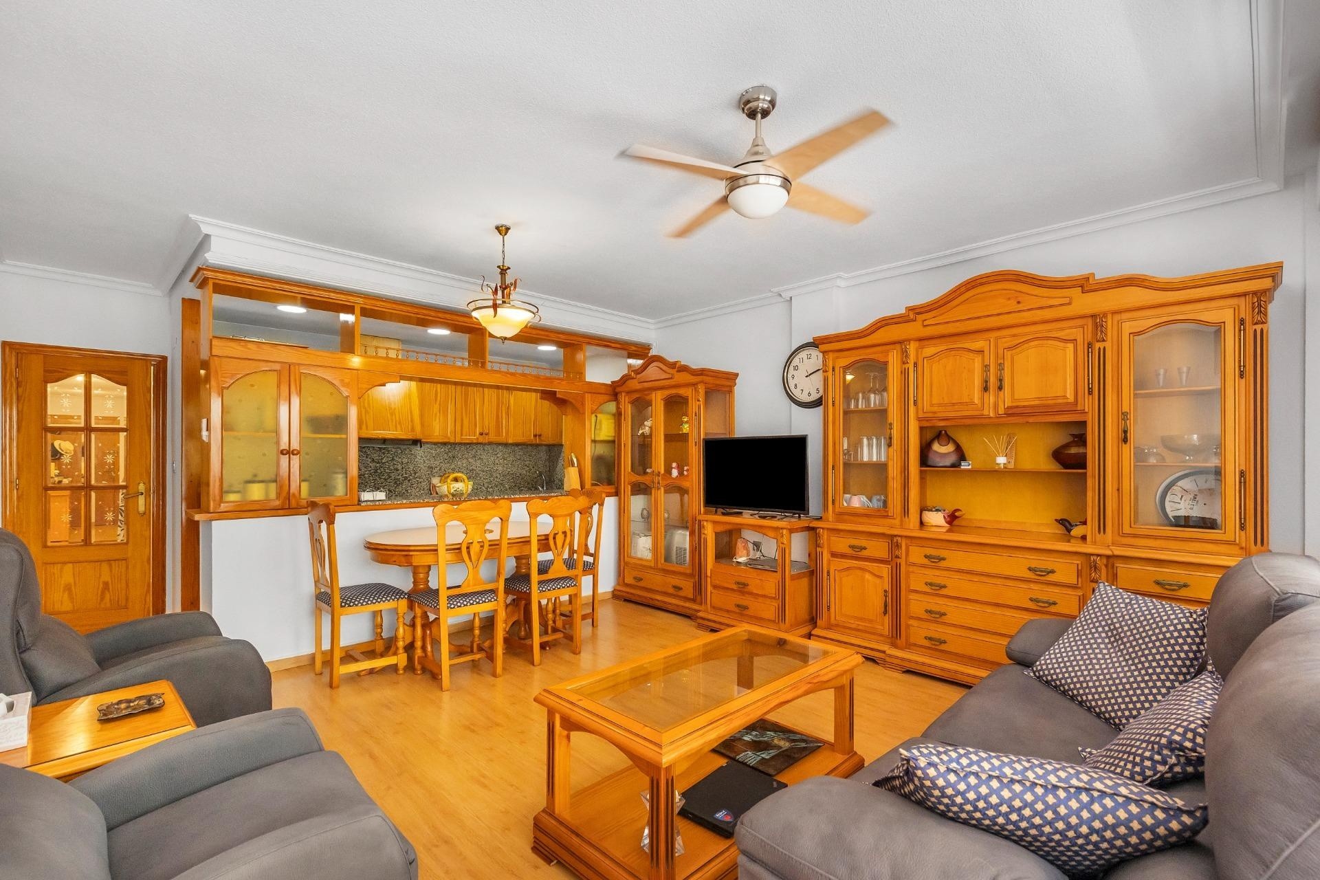 Venta - Apartamento / Piso -
Torrevieja - Paseo Maritimo