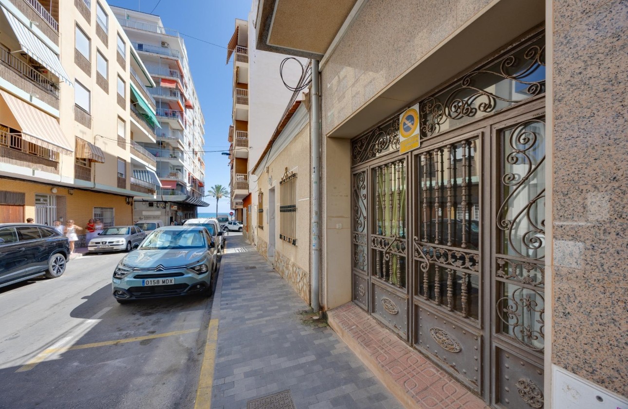 Venta - Apartamento / Piso -
Torrevieja - Paseo Maritimo