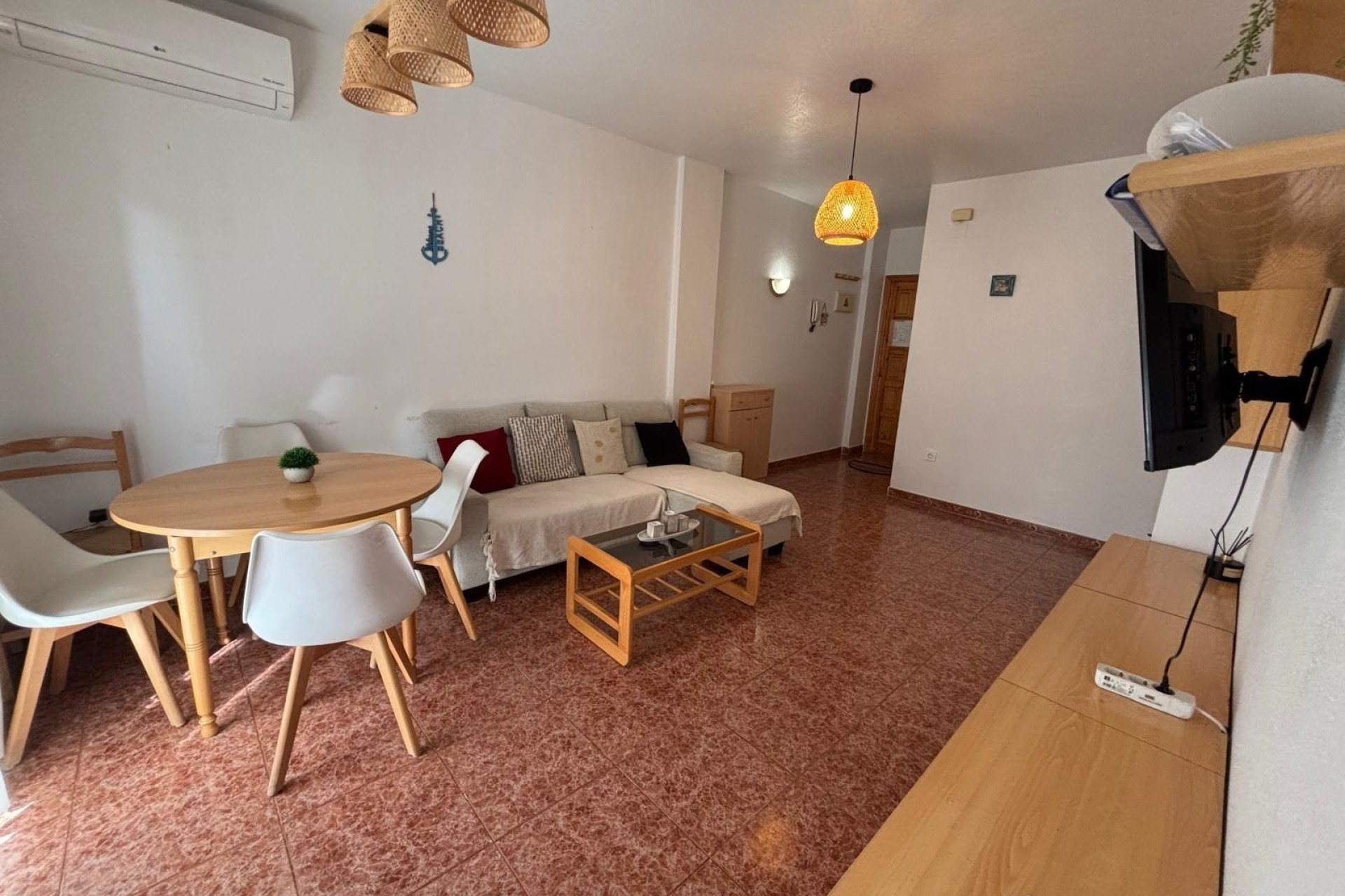 Venta - Apartamento / Piso -
Torrevieja - Playa de los Locos