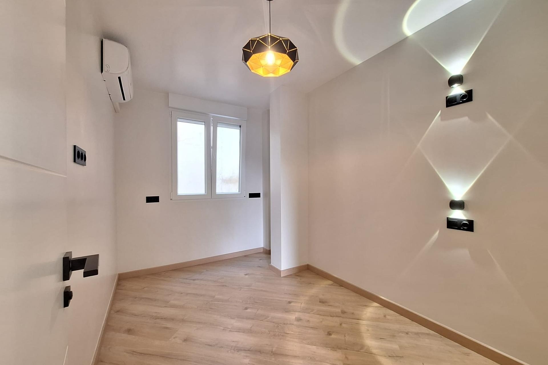 Venta - Apartamento / Piso -
Torrevieja - Playa de los Locos