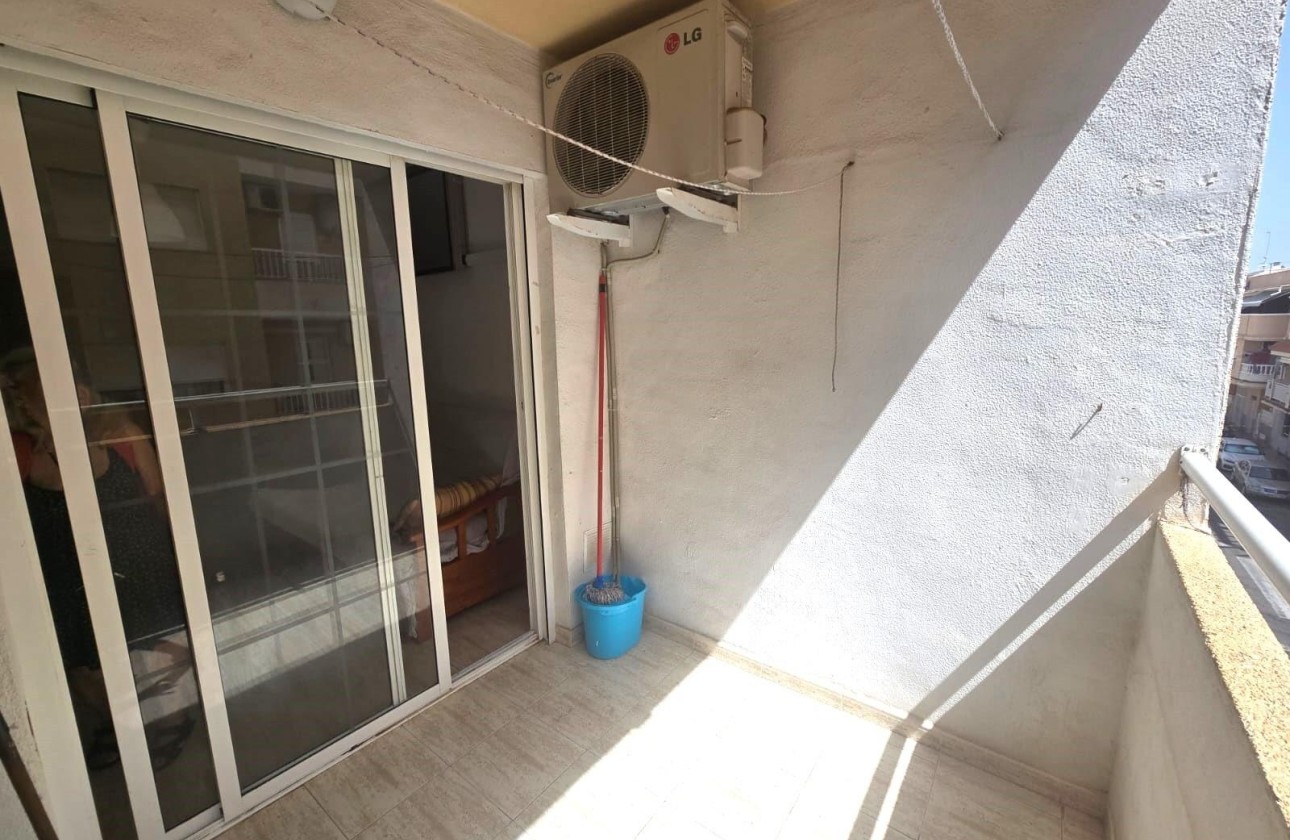 Venta - Apartamento / Piso -
Torrevieja - Playa de los Locos