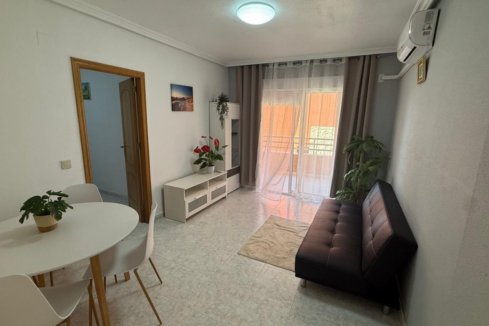 Venta - Apartamento / Piso -
Torrevieja - Playa de los Locos