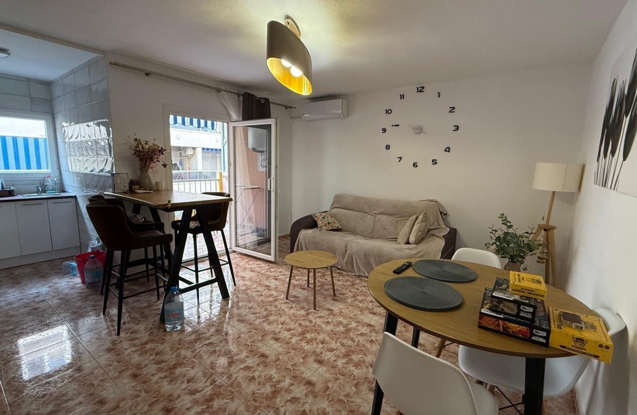 Venta - Apartamento / Piso -
Torrevieja - Playa de los Locos