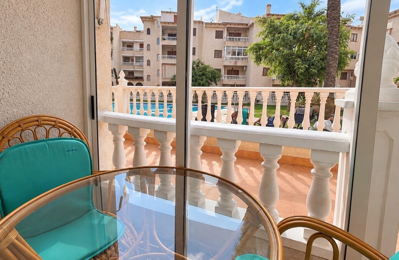 Venta - Apartamento / Piso -
Torrevieja - Playa de los Locos