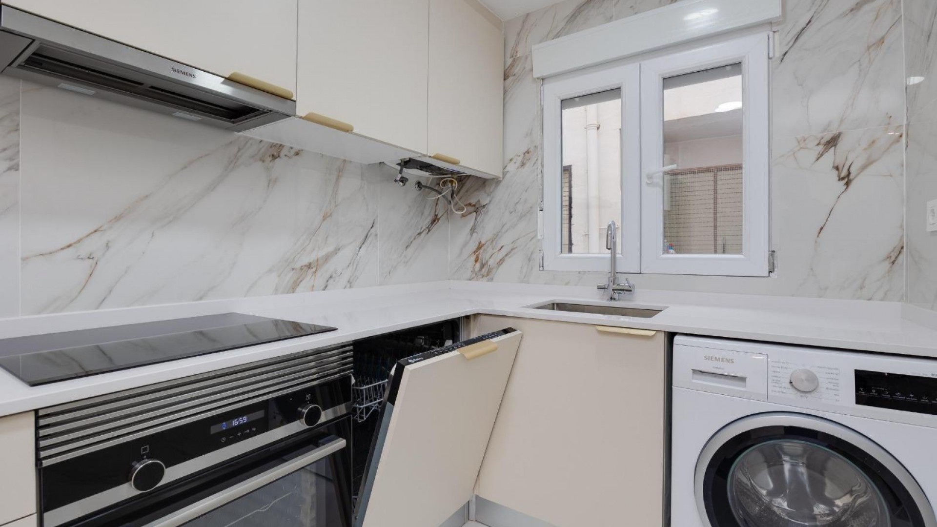 Venta - Apartamento piso -
Torrevieja - Playa de los Naufragos