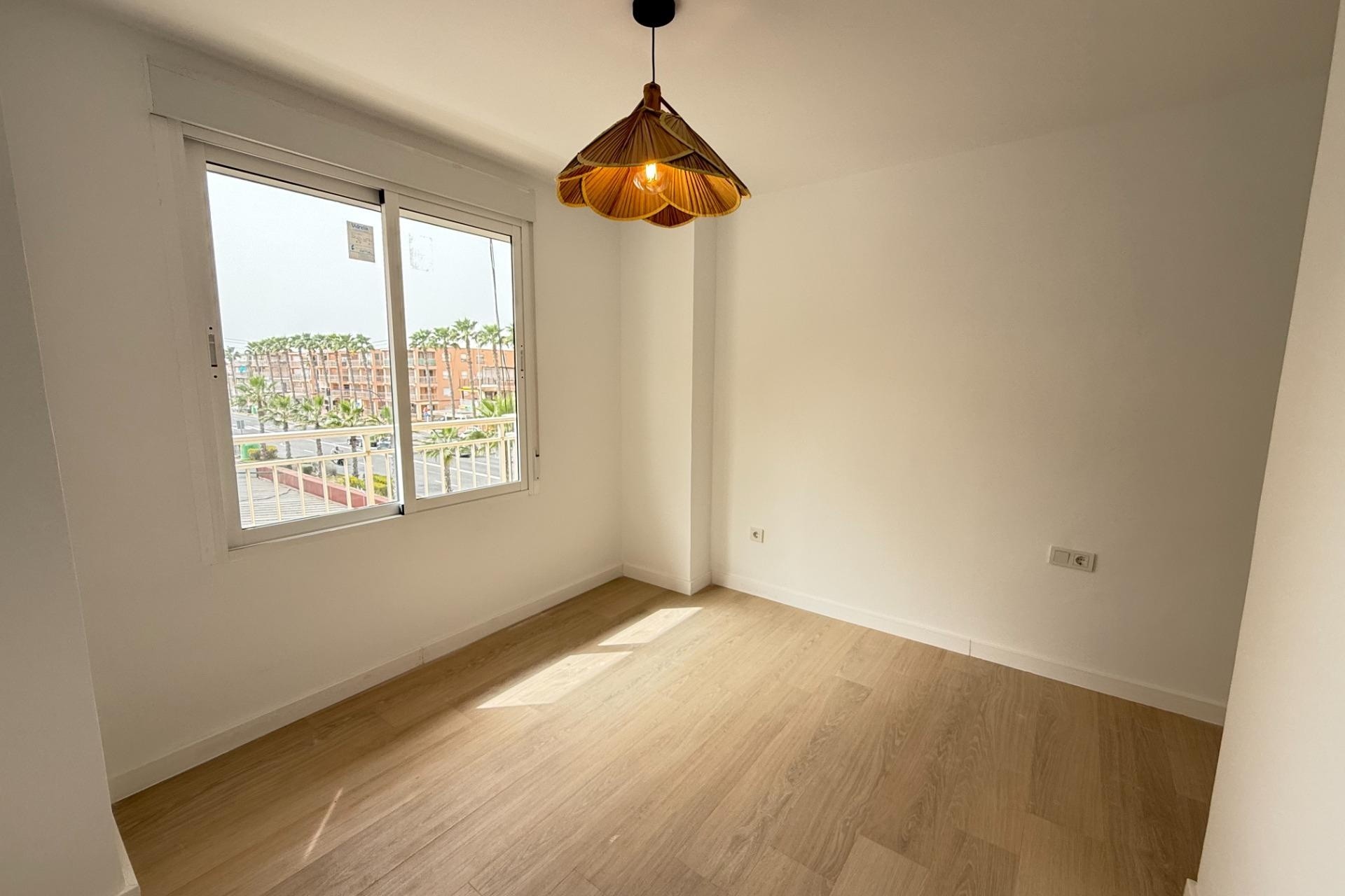 Venta - Apartamento piso -
Torrevieja - Playa de los Naufragos