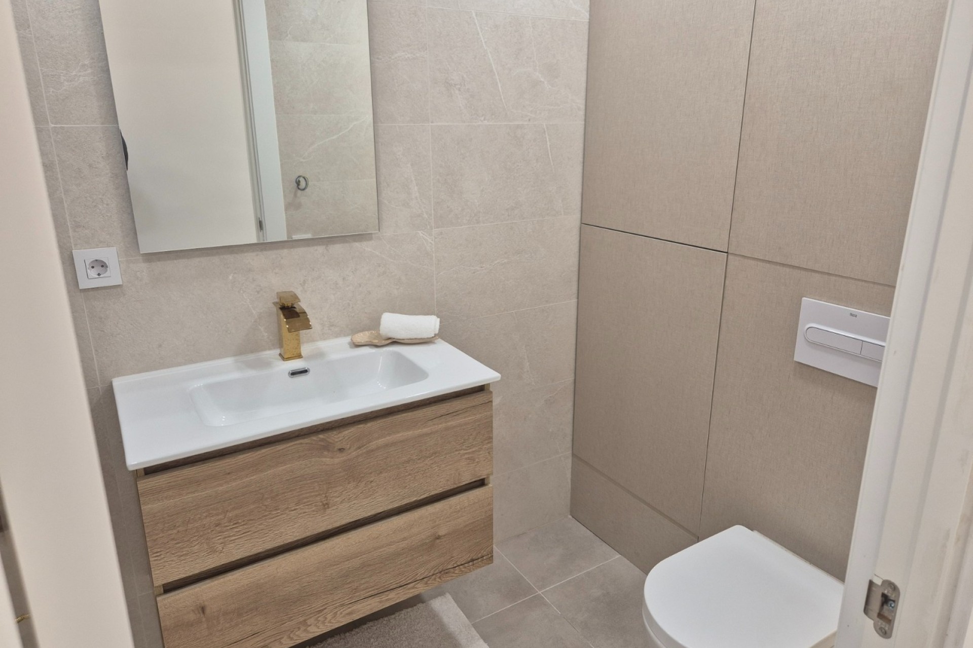 Venta - Apartamento / Piso -
Torrevieja - Playa del Acequión