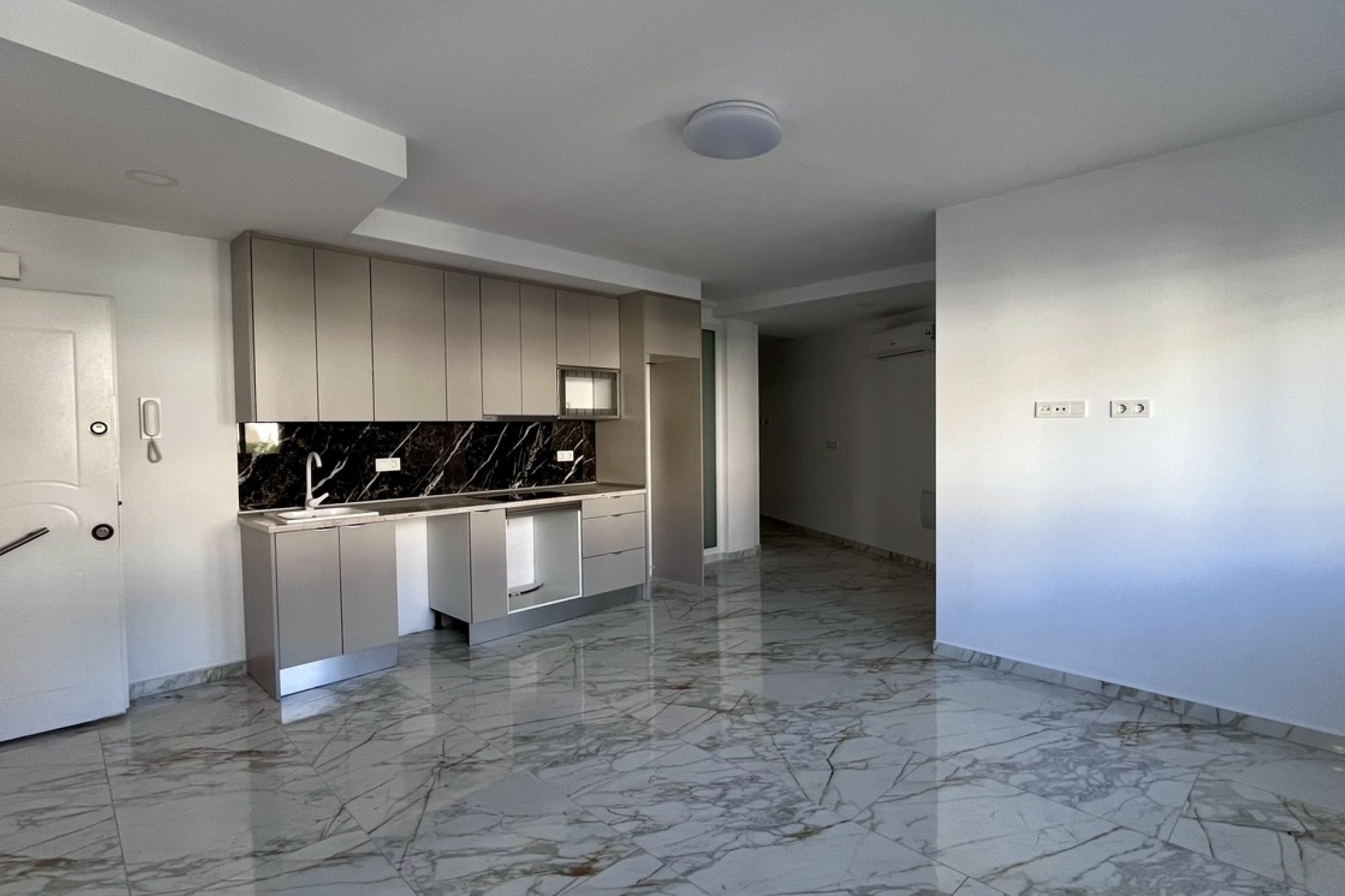 Venta - Apartamento / Piso -
Torrevieja - PLAYA LOS LOCOS
