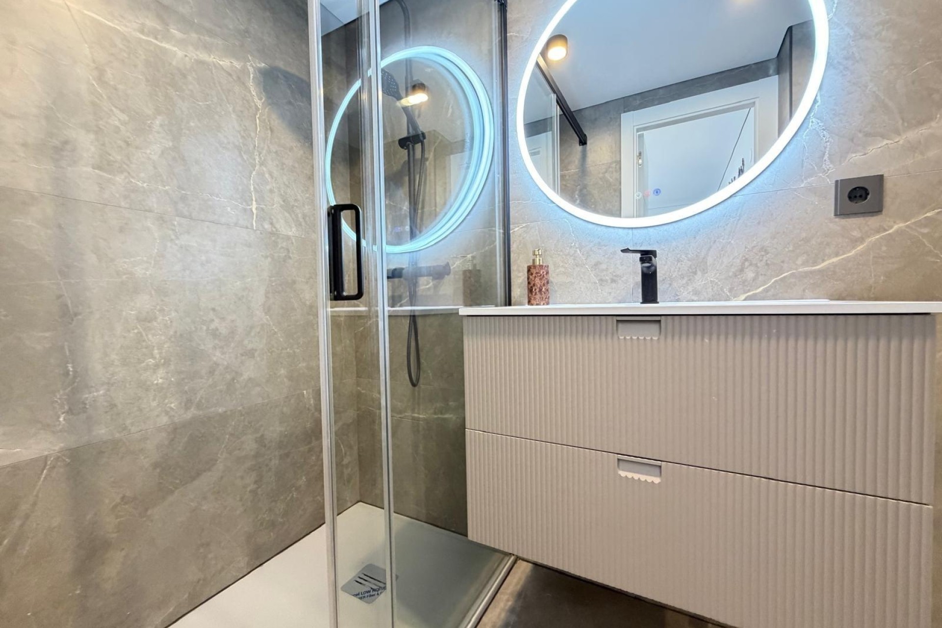 Venta - Apartamento / Piso -
Torrevieja - Punta Prima