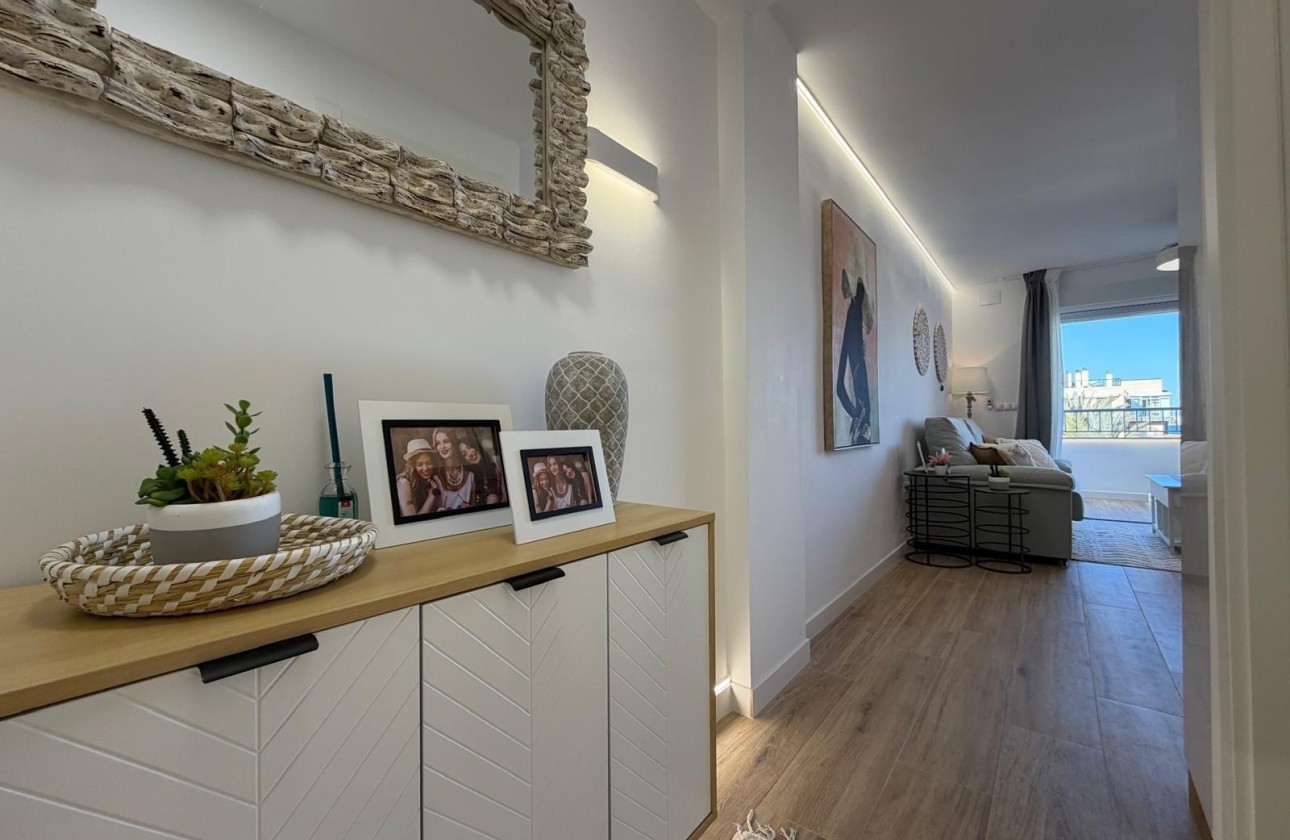 Venta - Apartamento / Piso -
Torrevieja - Punta Prima
