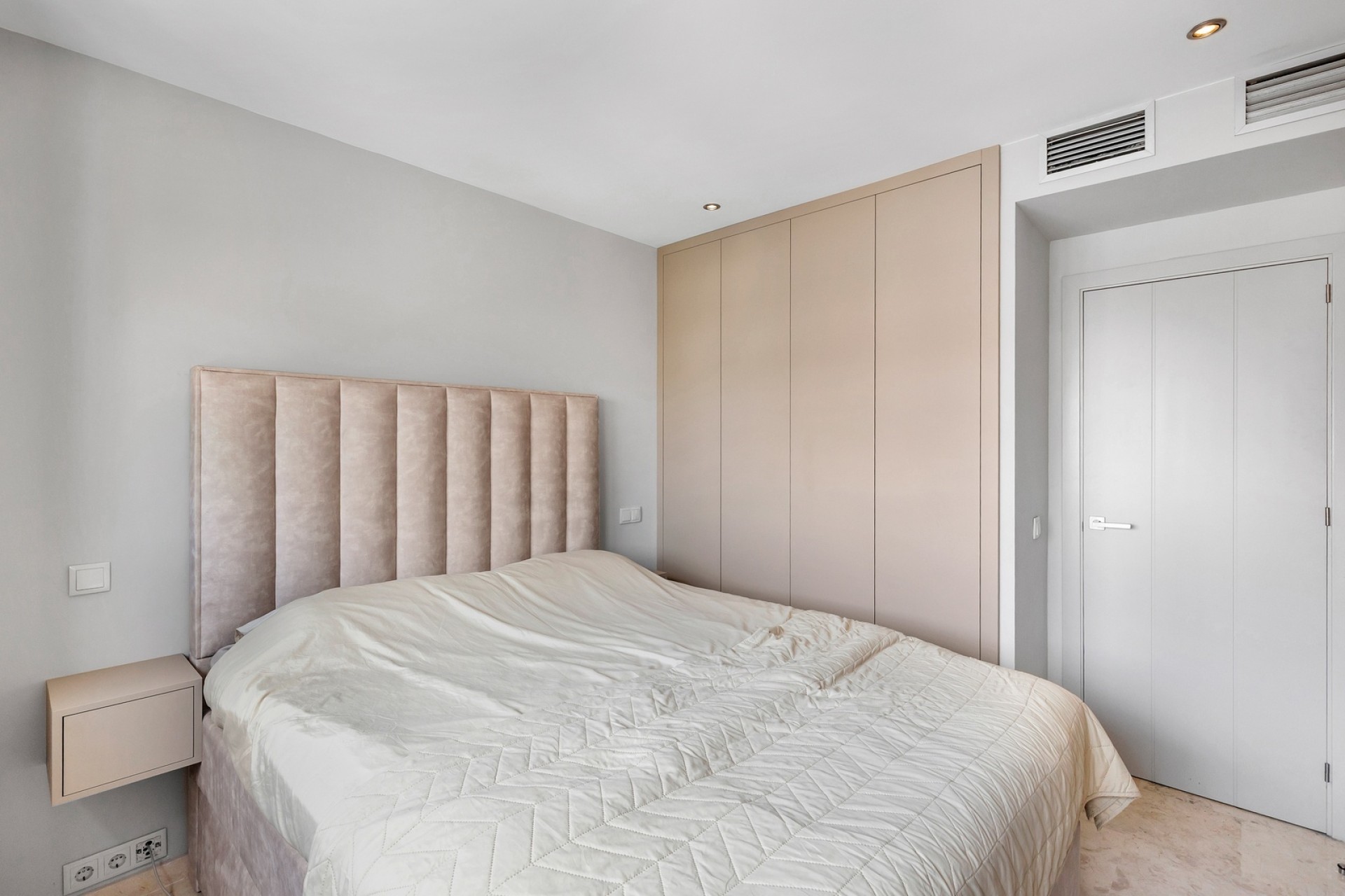Venta - Apartamento / Piso -
Torrevieja - Punta Prima