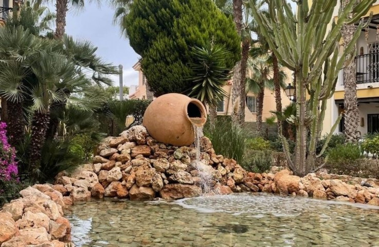 Venta - Apartamento / Piso -
Torrevieja