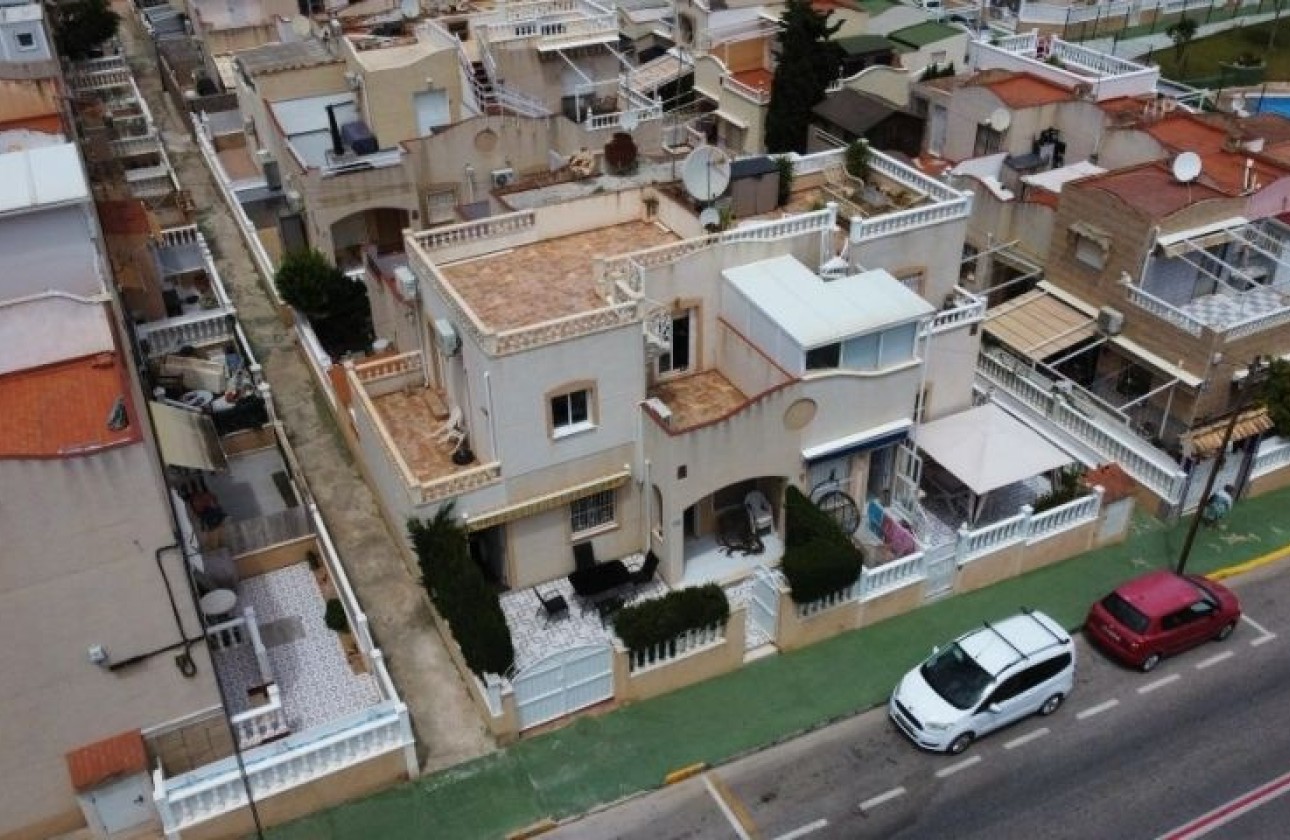Venta - Apartamento / Piso -
Torrevieja