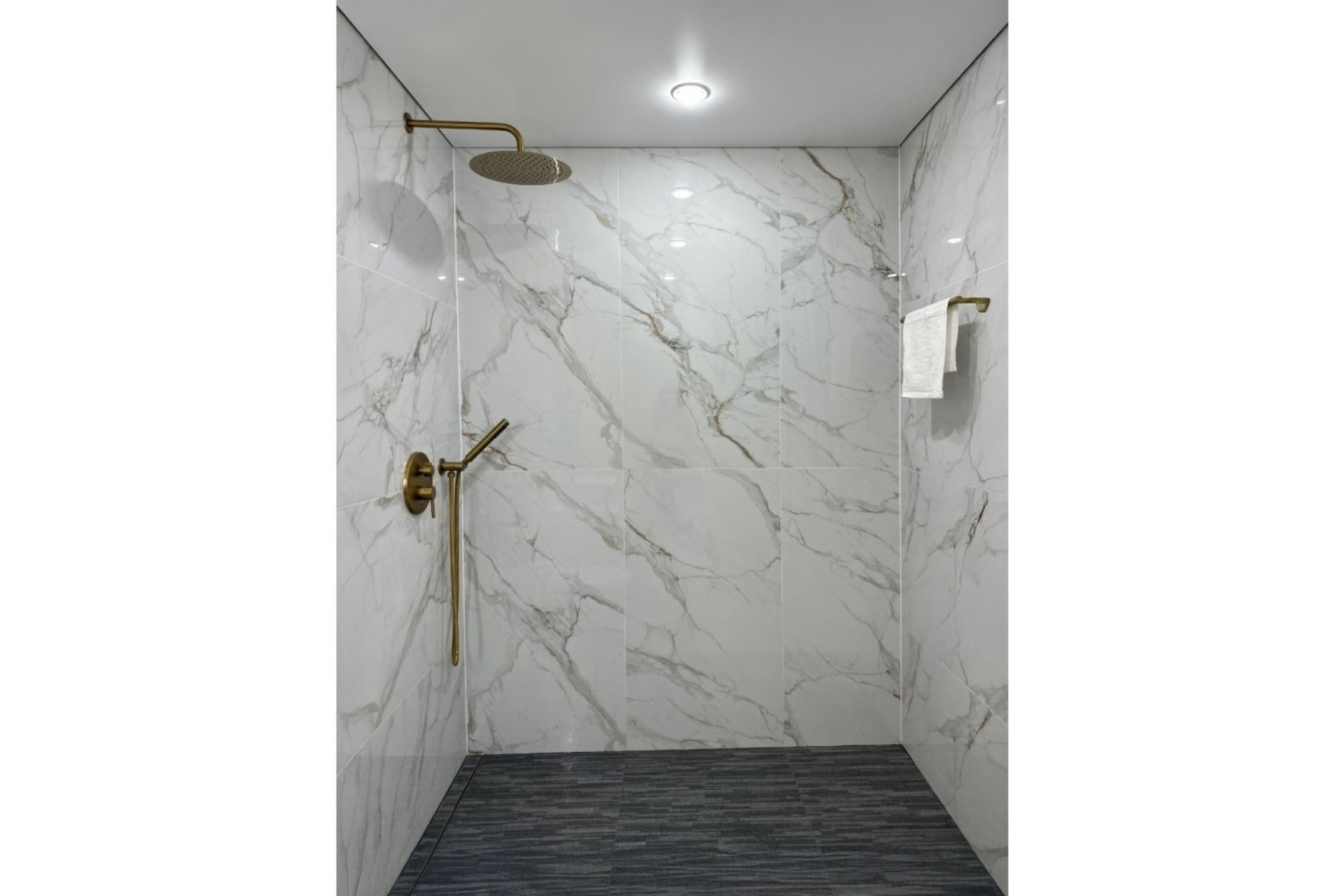 Venta - Apartamento / Piso -
Torrevieja