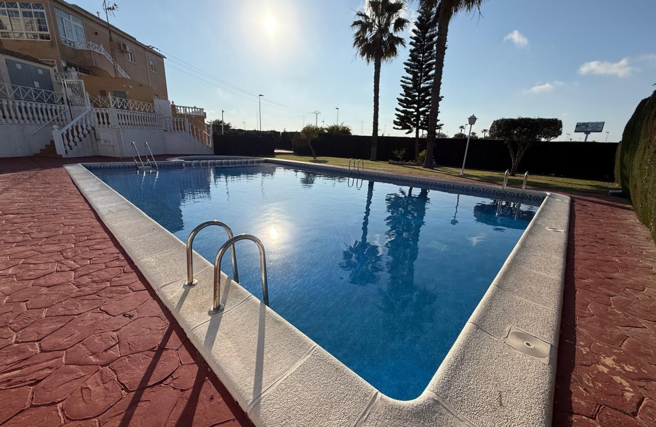 Venta - Apartamento / Piso -
Torrevieja
