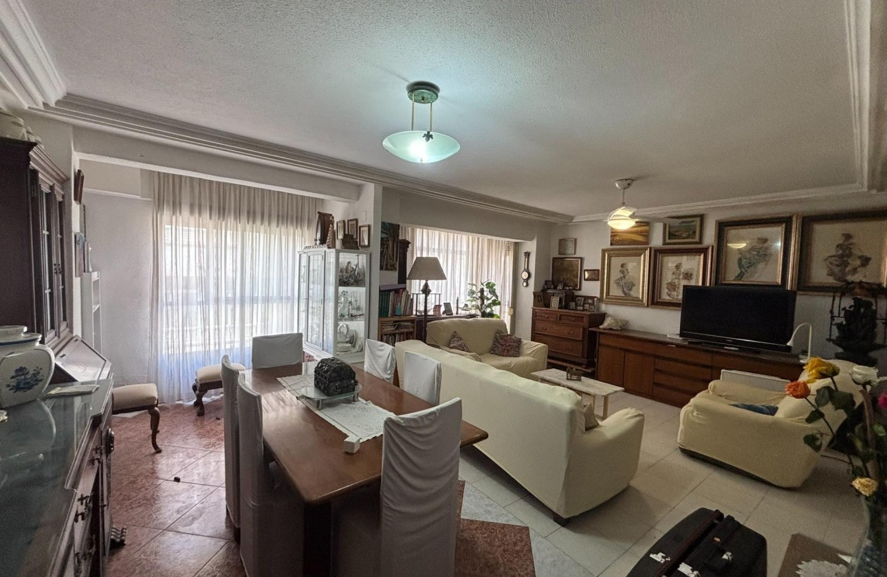 Venta - Apartamento / Piso -
Torrevieja