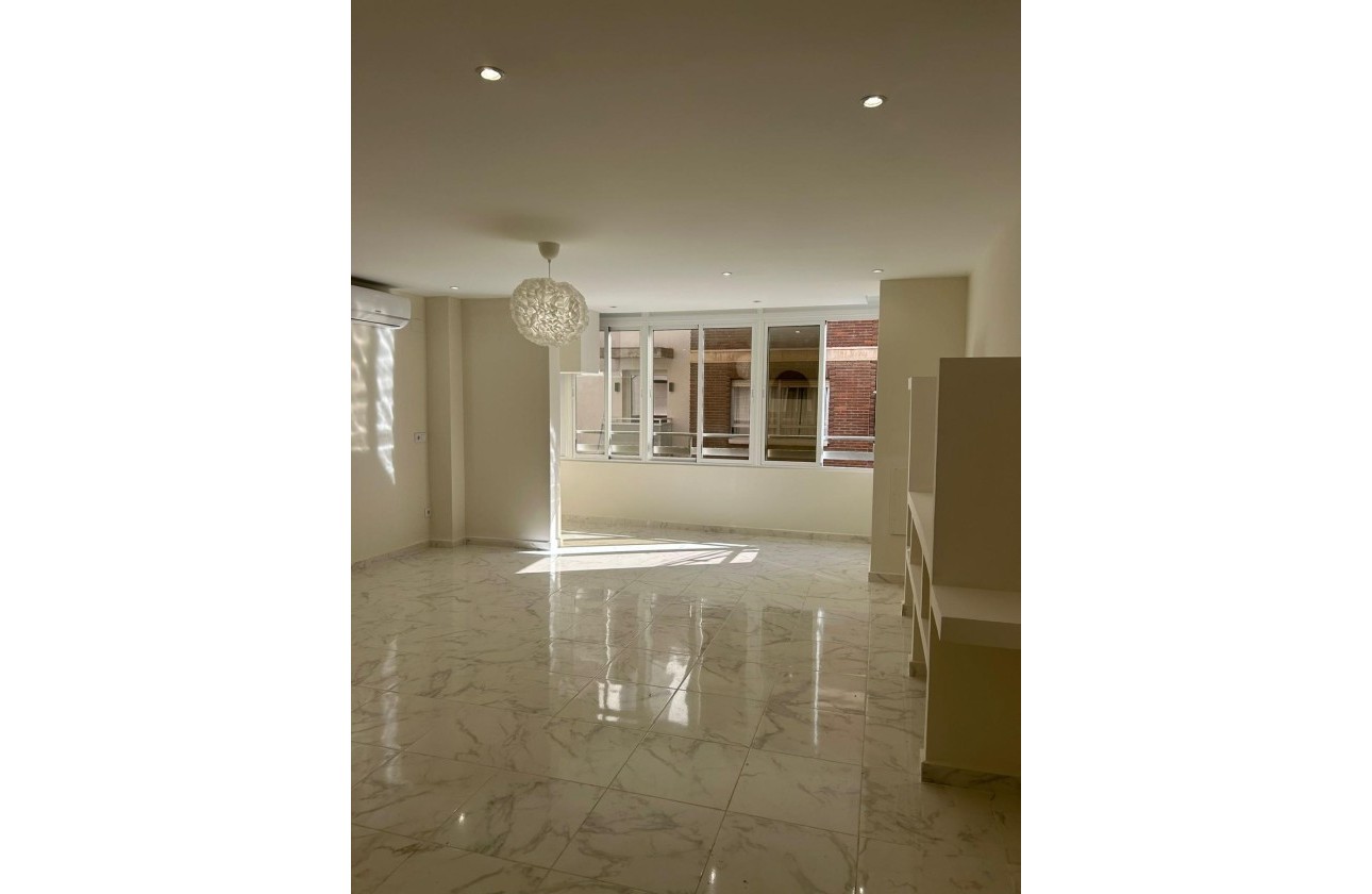 Venta - Apartamento / Piso -
Torrevieja