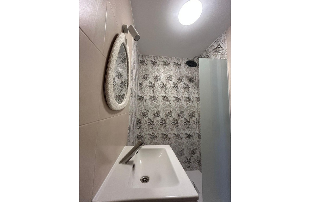Venta - Apartamento / Piso -
Torrevieja