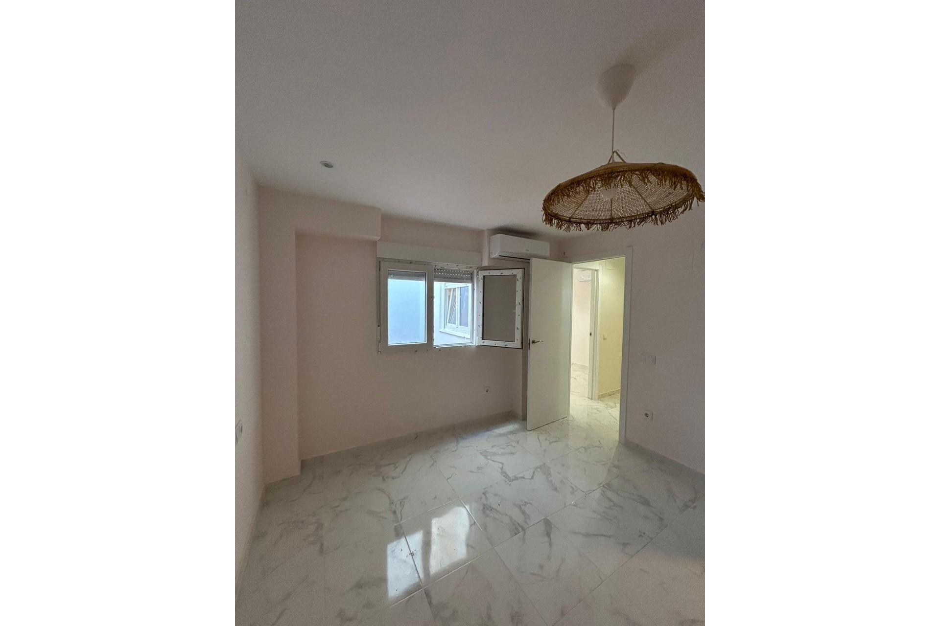 Venta - Apartamento / Piso -
Torrevieja