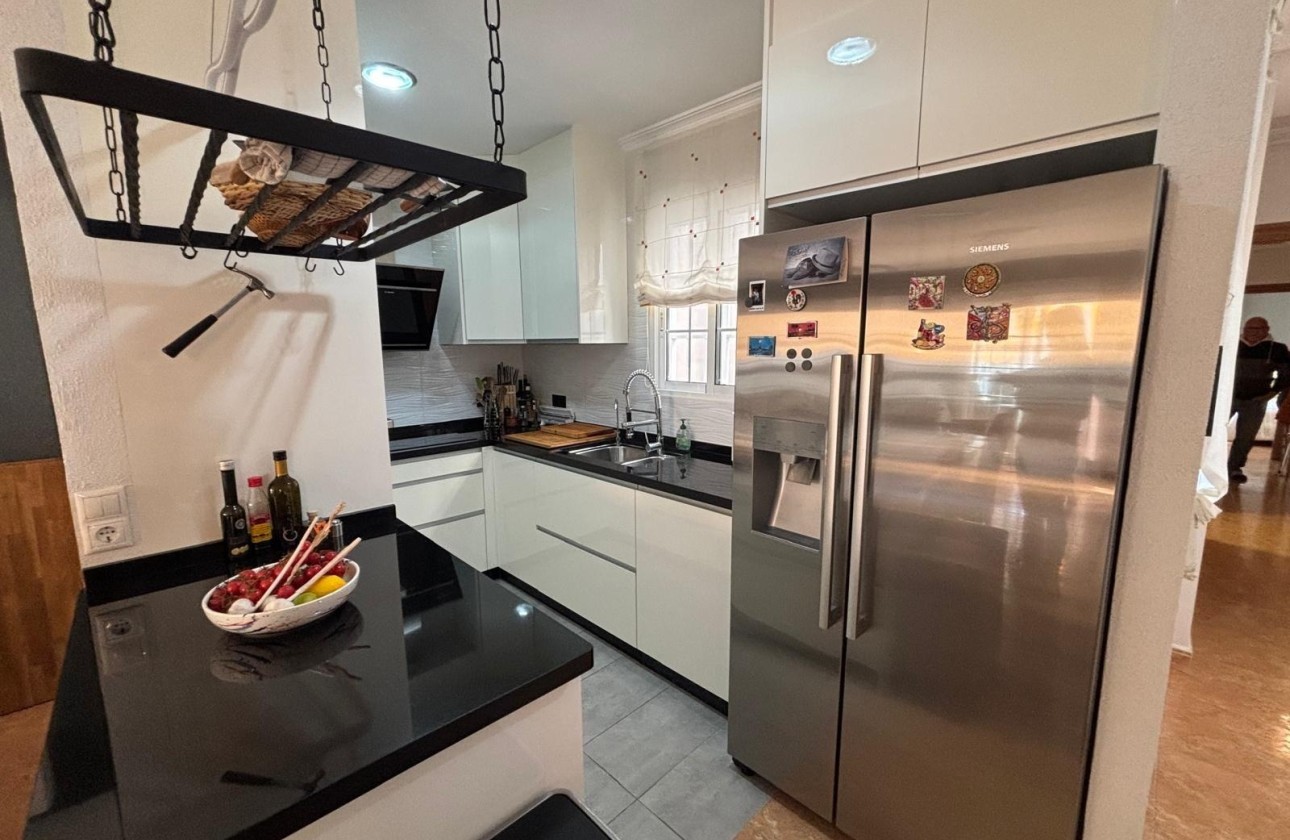Venta - Apartamento / Piso -
Torrevieja