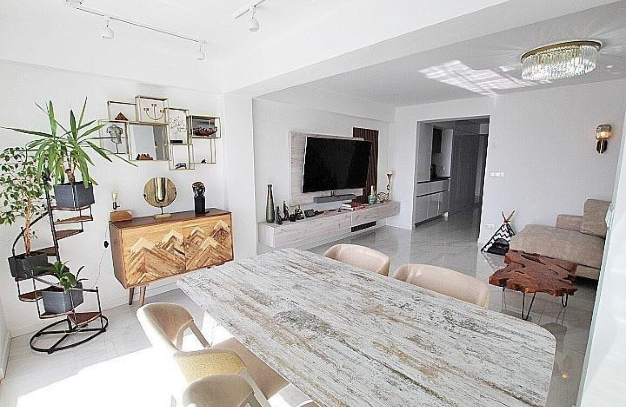 Venta - Apartamento / Piso -
Torrevieja