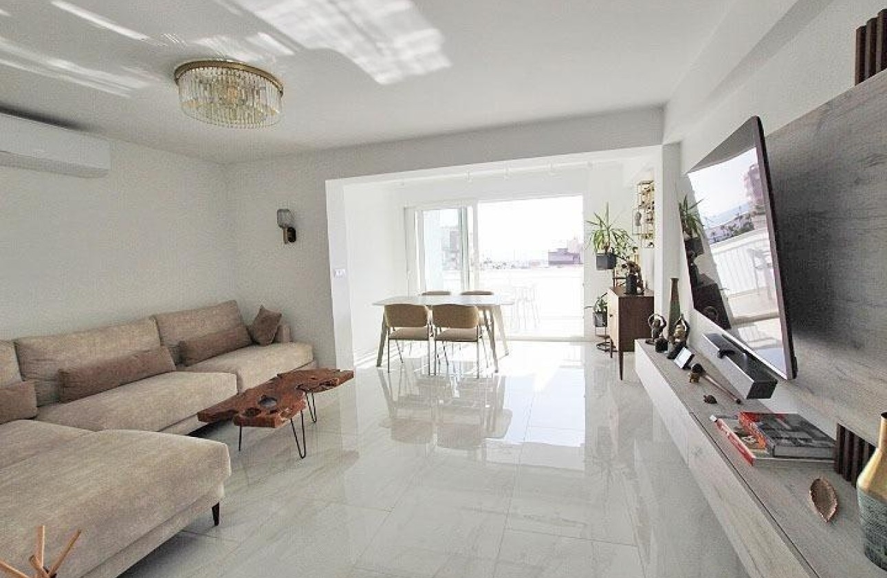 Venta - Apartamento / Piso -
Torrevieja