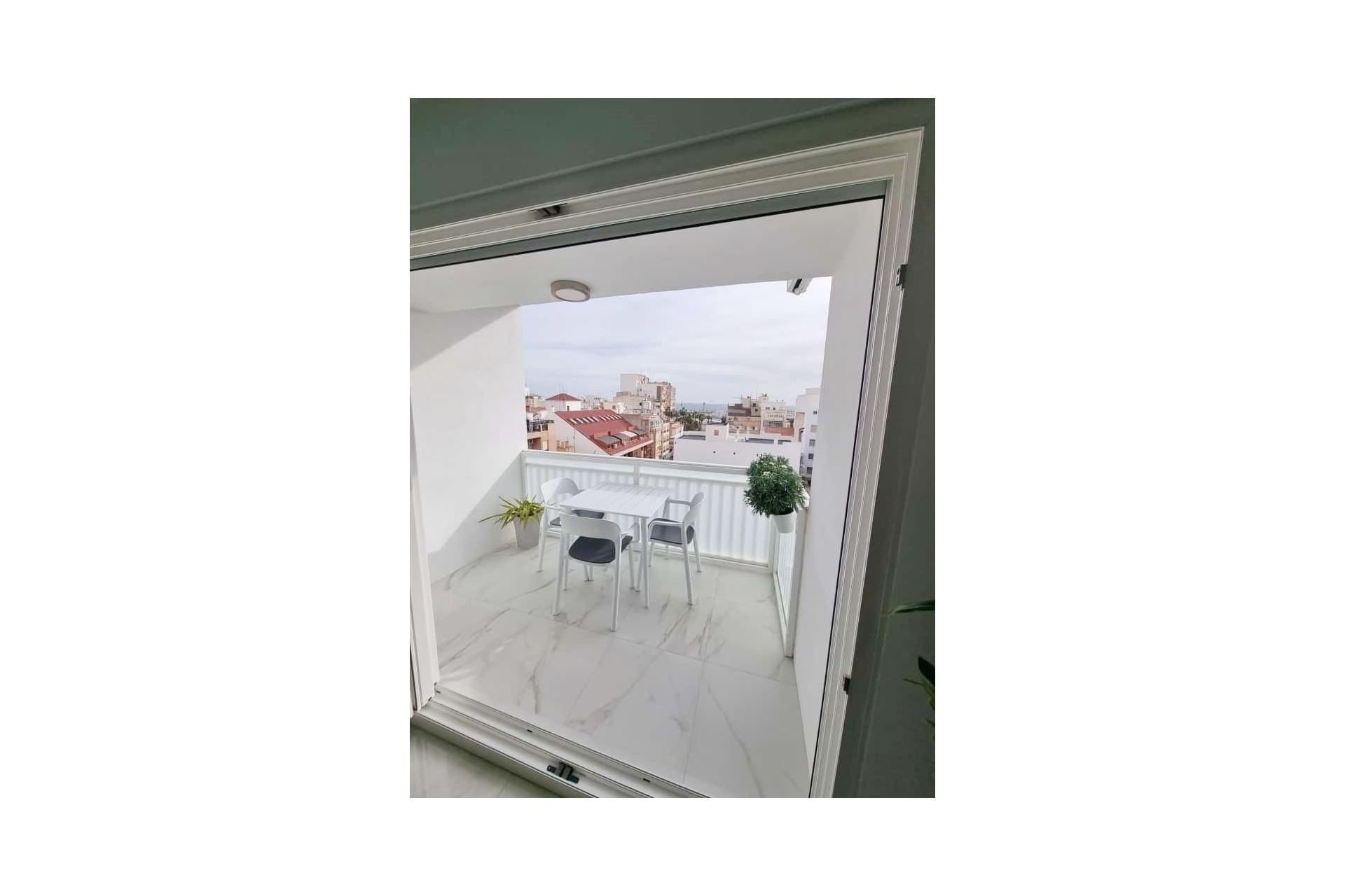 Venta - Apartamento / Piso -
Torrevieja