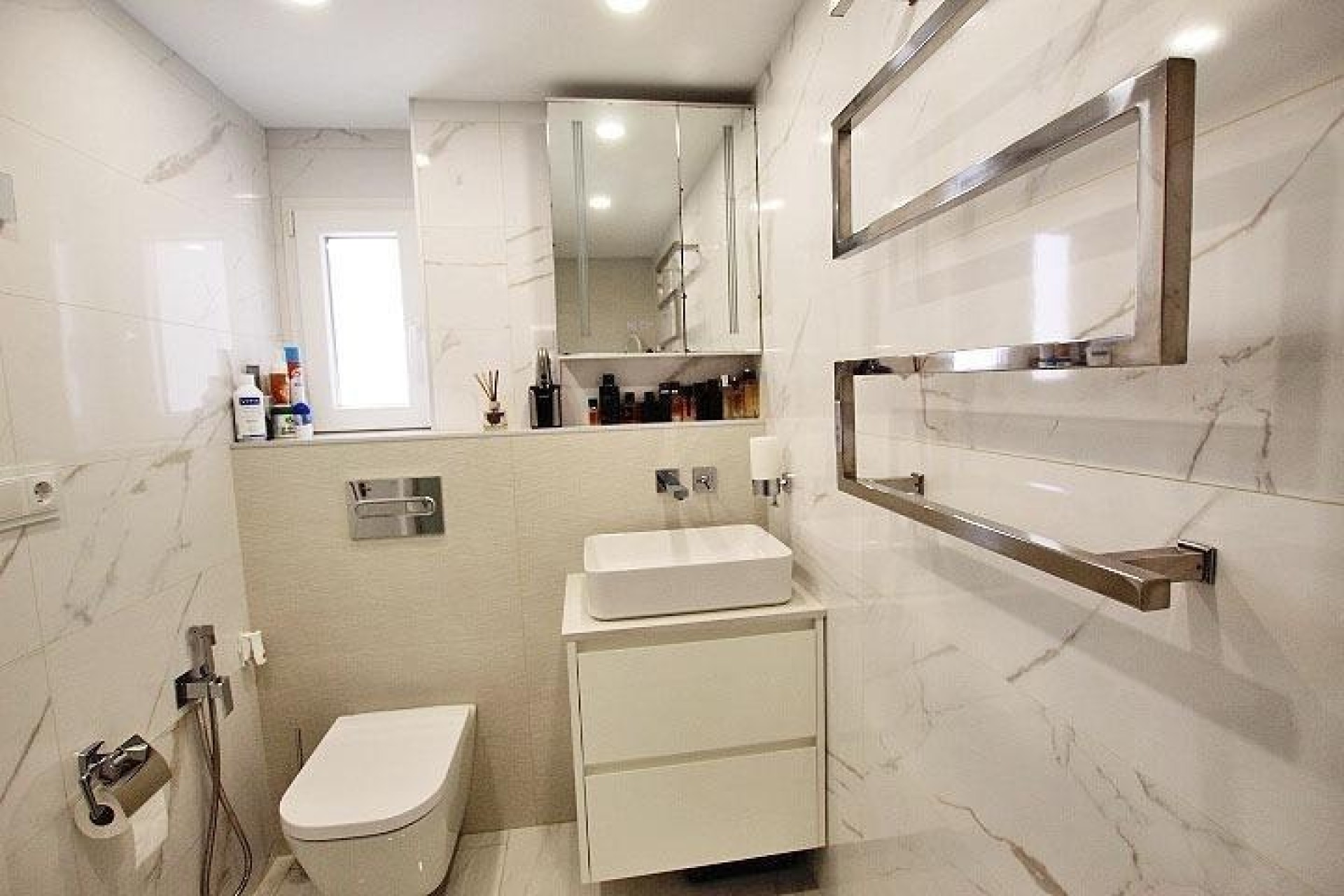 Venta - Apartamento / Piso -
Torrevieja