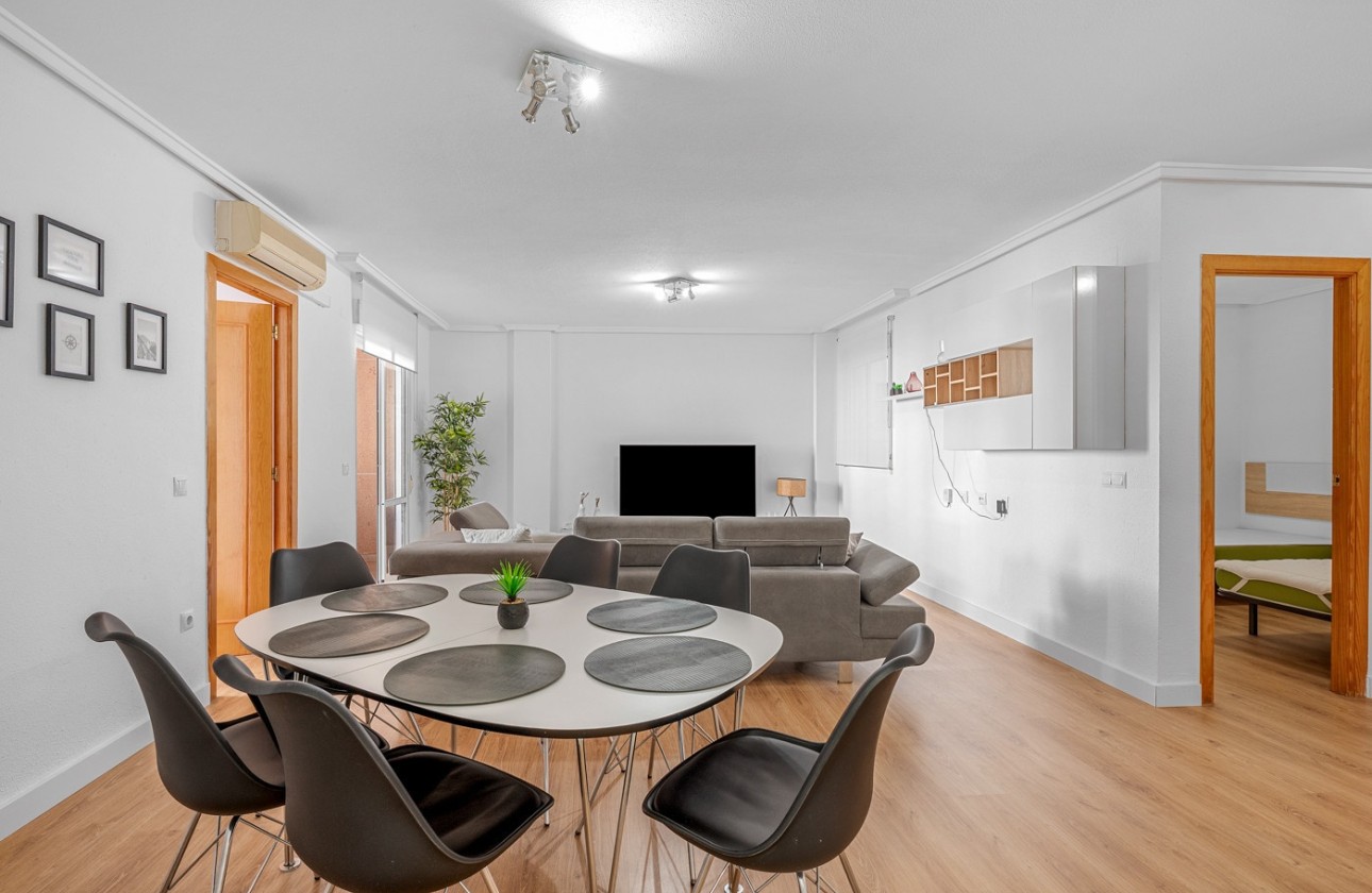 Venta - Apartamento / Piso -
Torrevieja