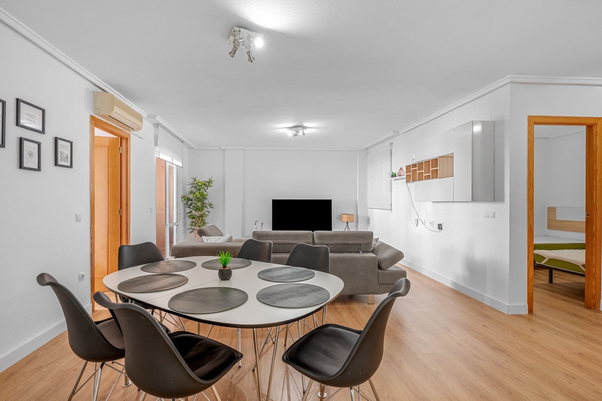 Venta - Apartamento / Piso -
Torrevieja