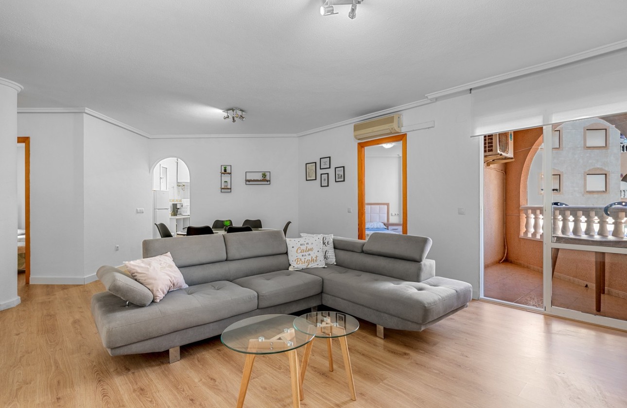 Venta - Apartamento / Piso -
Torrevieja