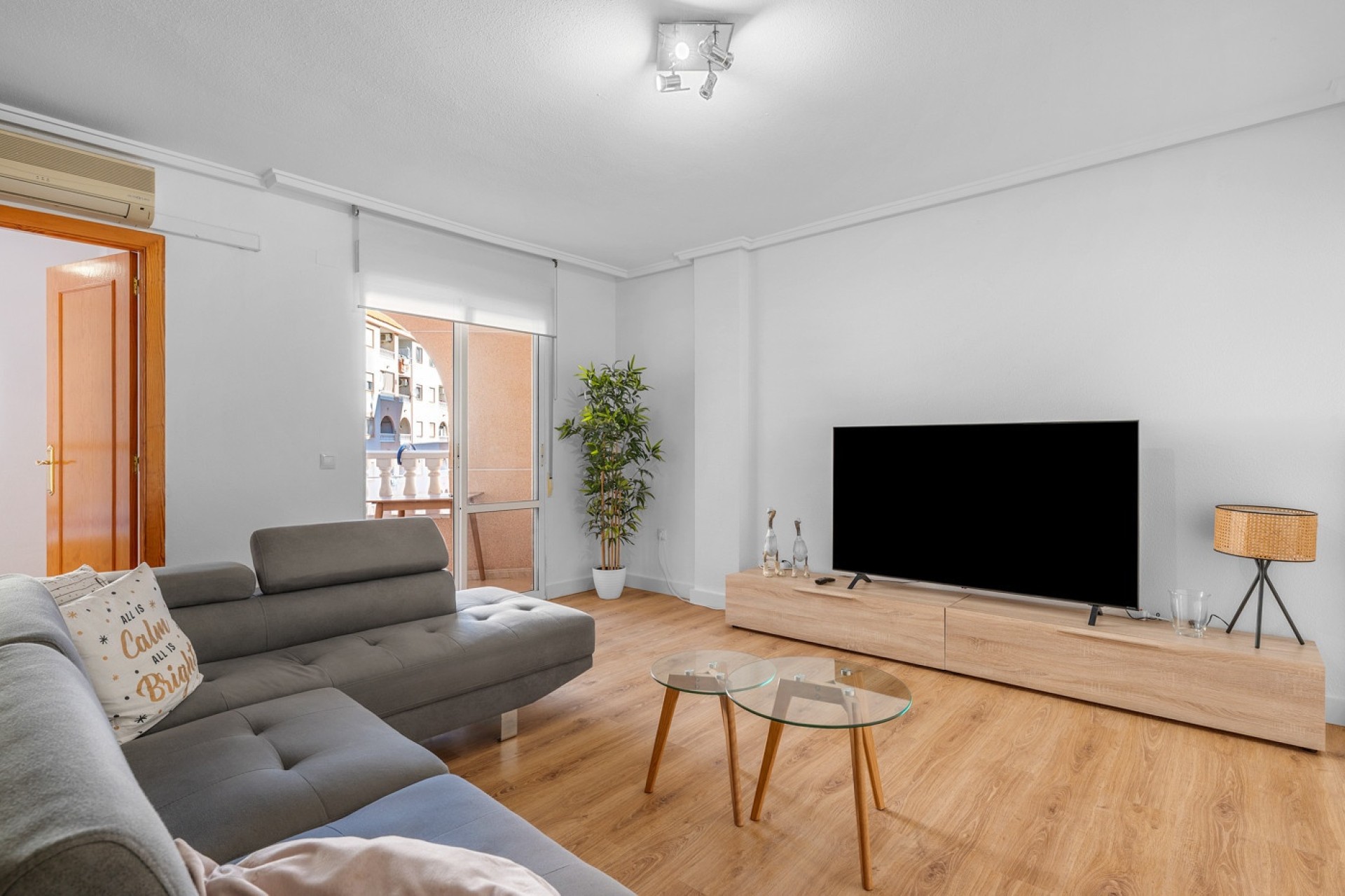 Venta - Apartamento / Piso -
Torrevieja