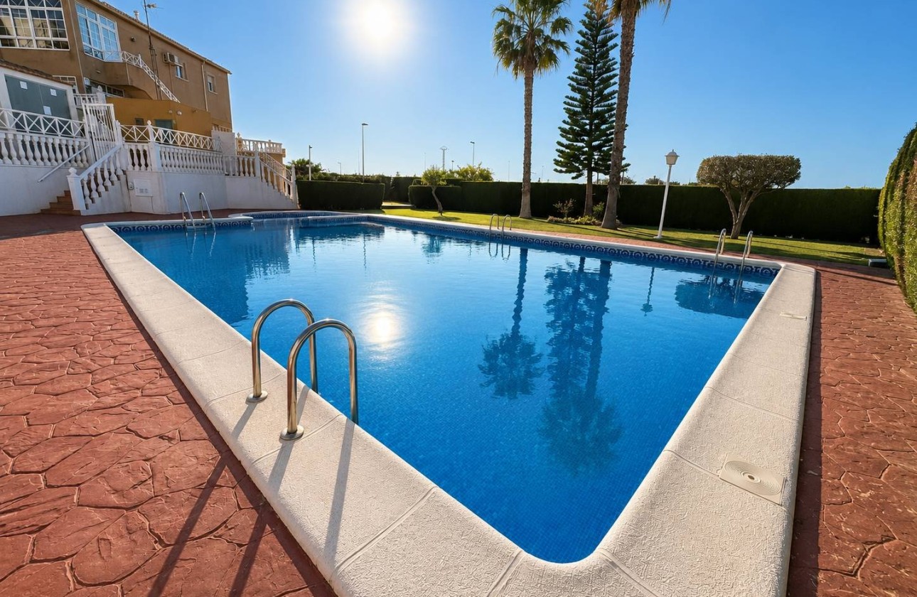 Venta - Apartamento / Piso -
Torrevieja