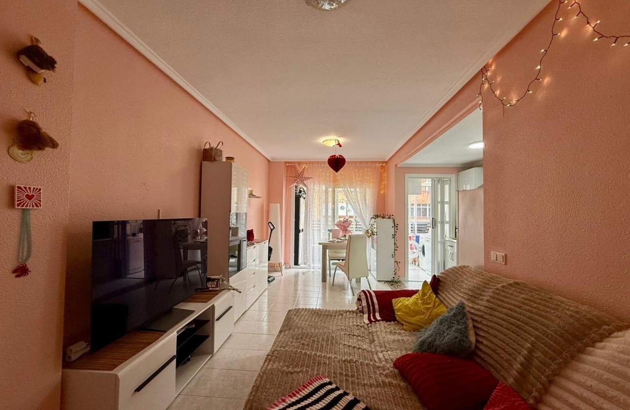 Venta - Apartamento / Piso -
Torrevieja