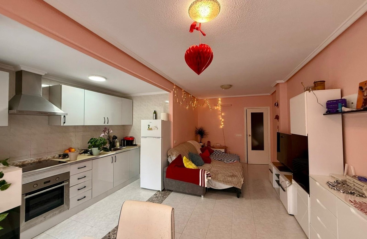 Venta - Apartamento / Piso -
Torrevieja