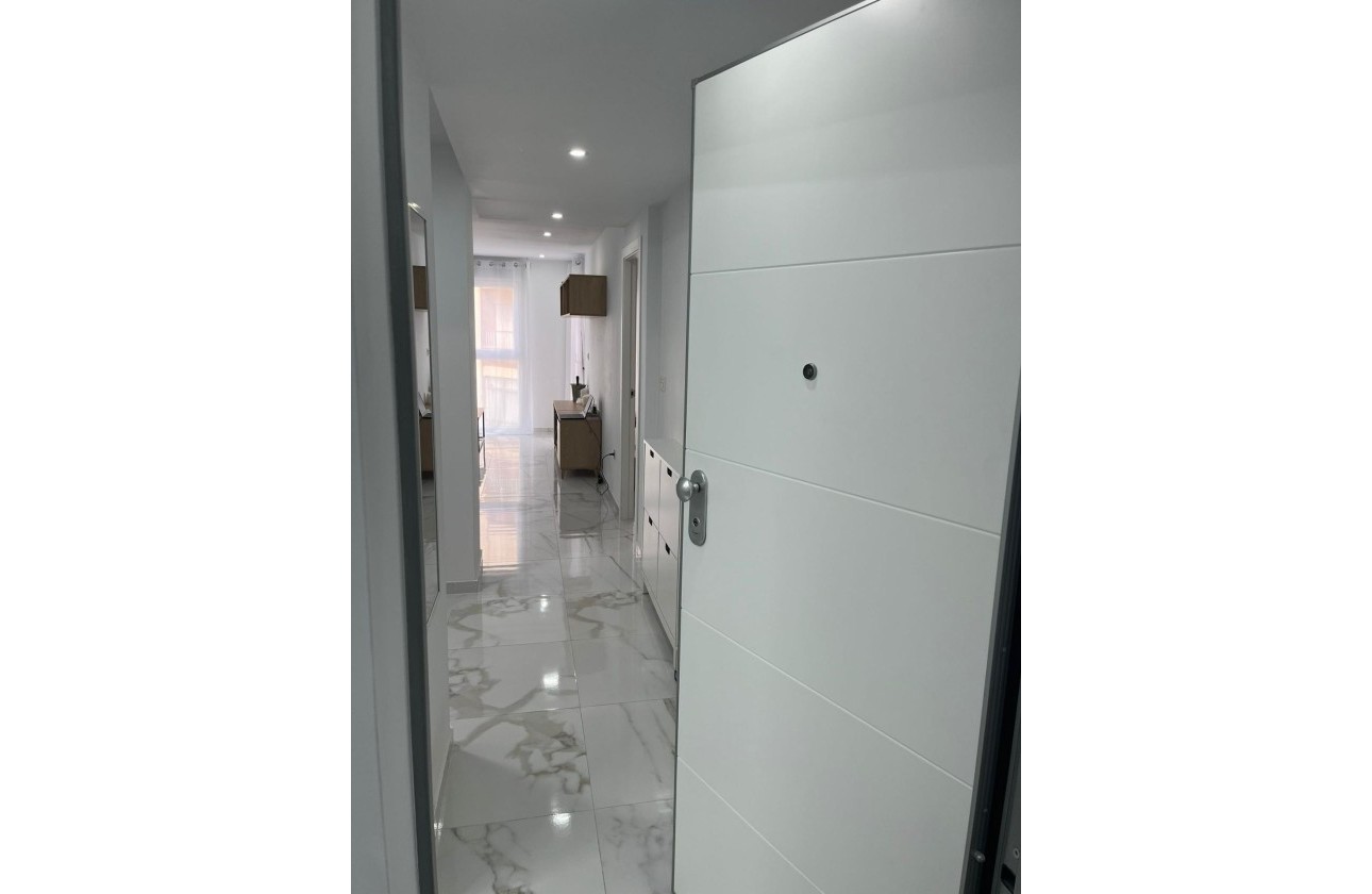 Venta - Apartamento / Piso -
Torrevieja