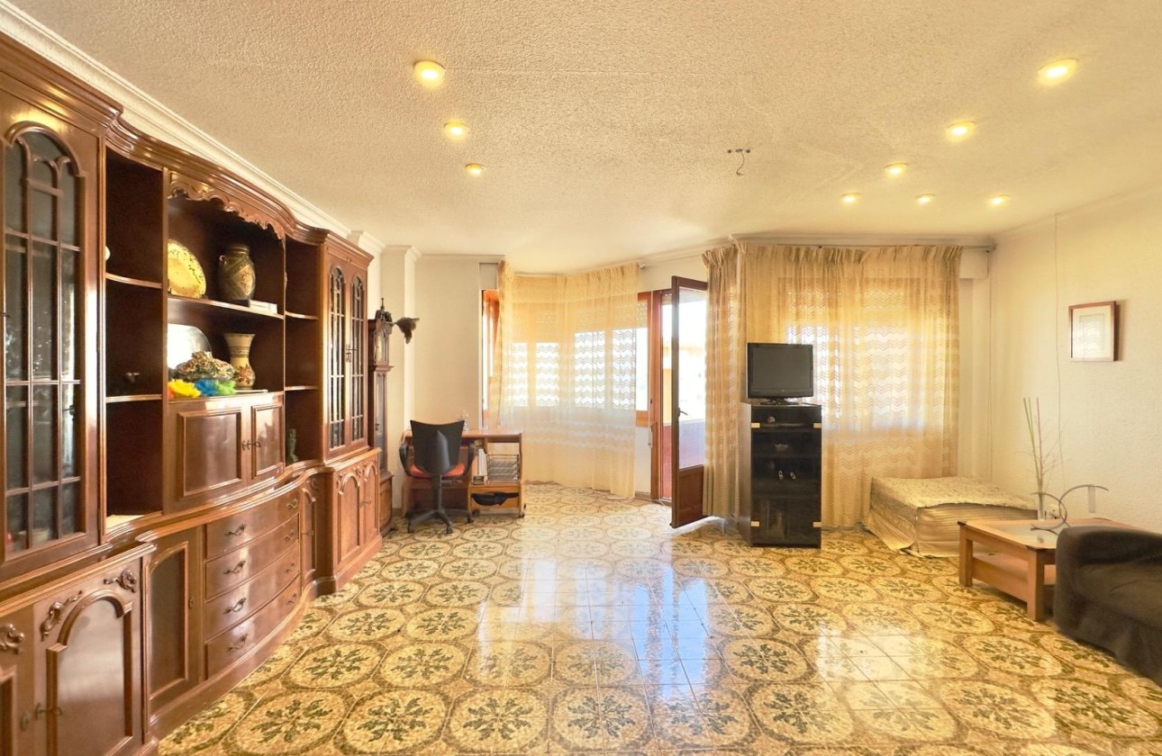 Venta - Apartamento / Piso -
Torrevieja